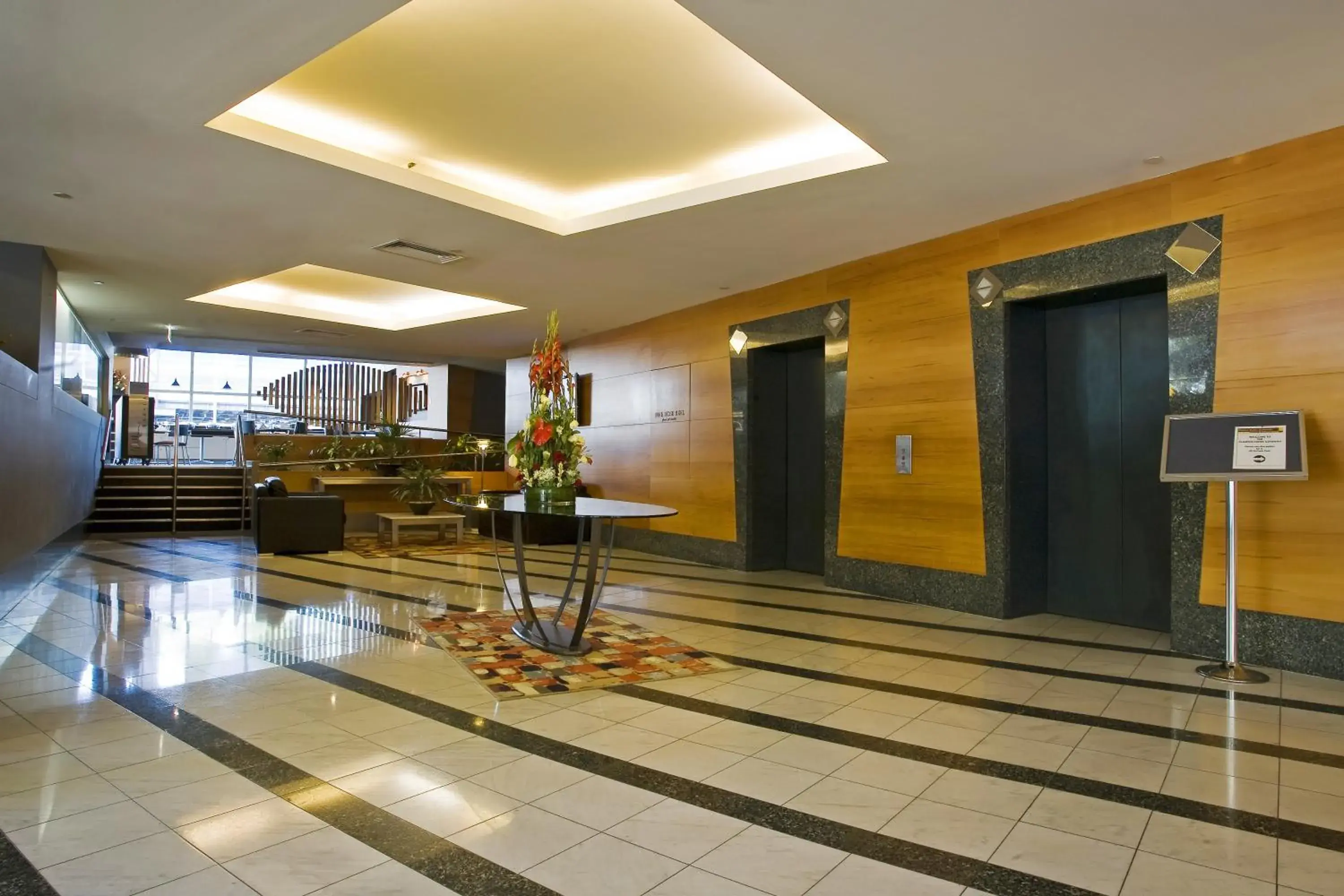 Lobby or reception in Clarion Suites Gateway Lobby or reception in Clarion Suites Gateway