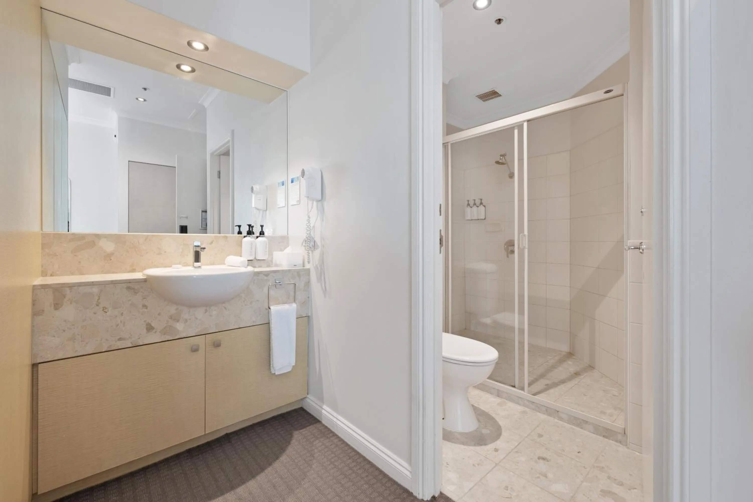 Clarion Suites Gateway