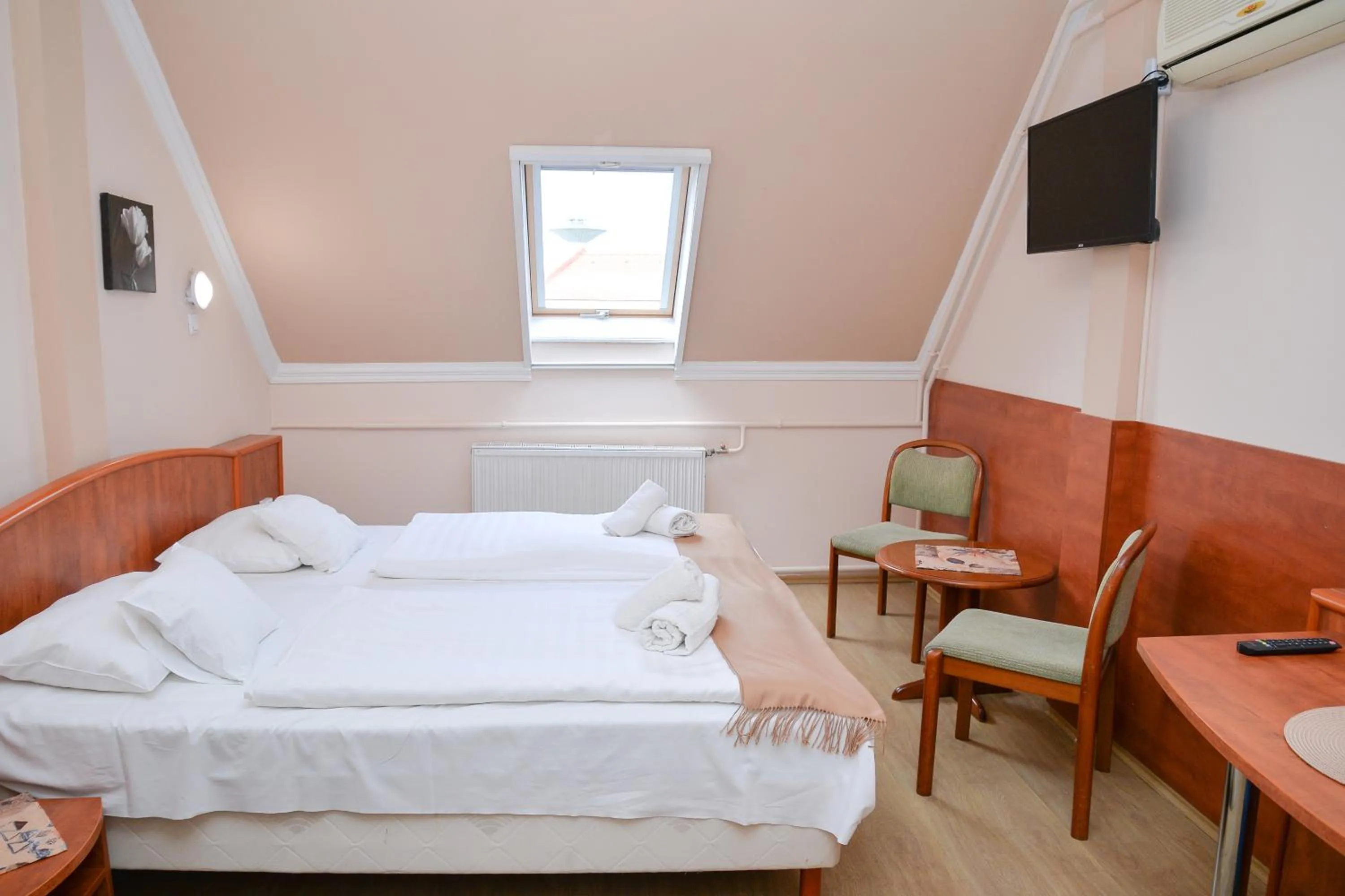 Bed in Major Panzió és Étterem