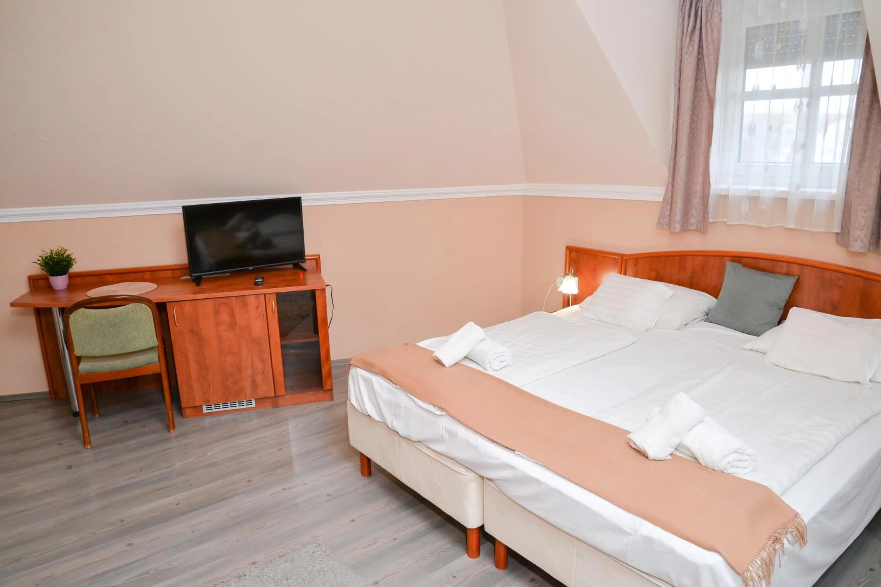 Bed in Major Panzió és Étterem