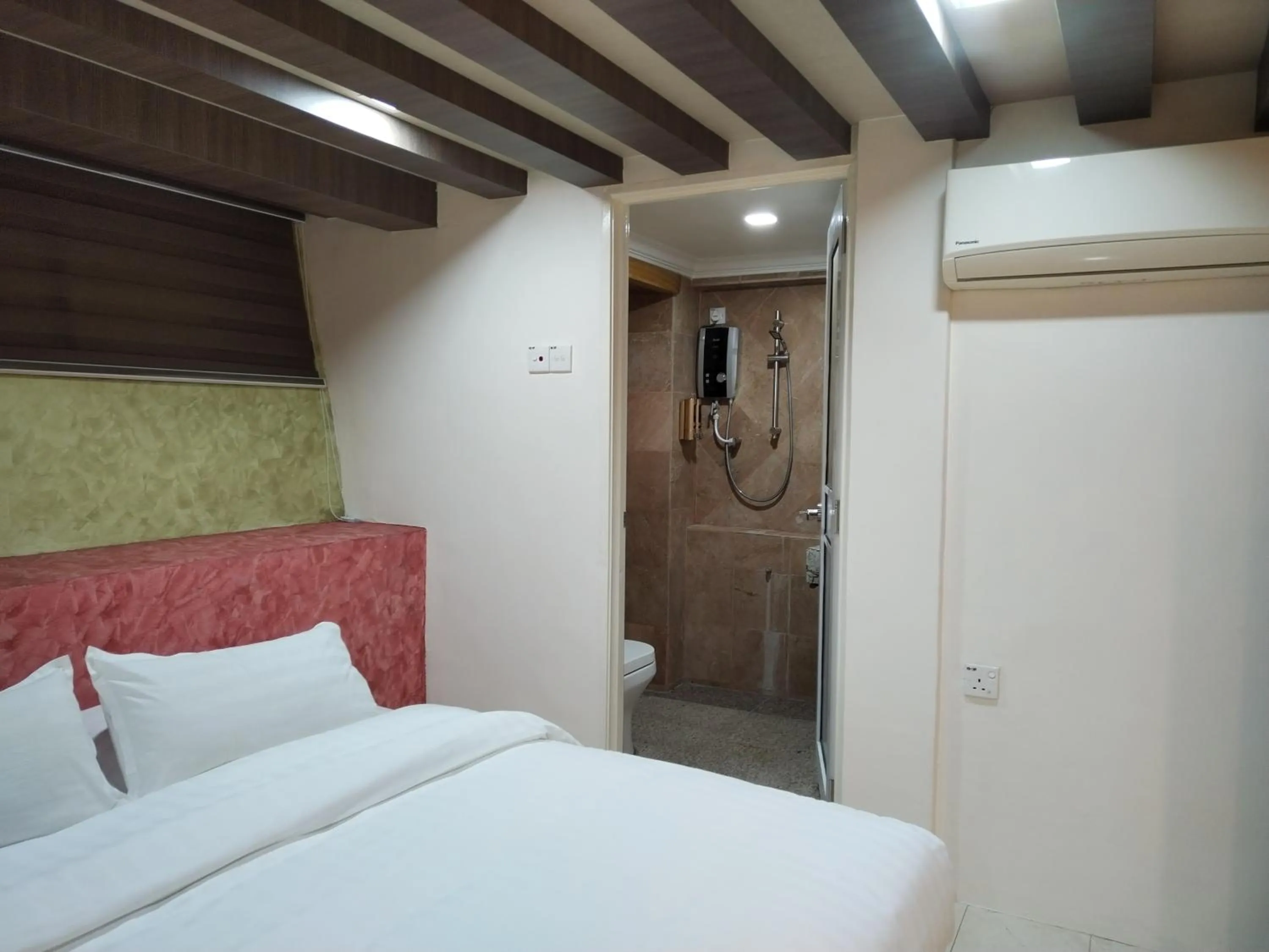 Bedroom, Bed in Rocky Farm