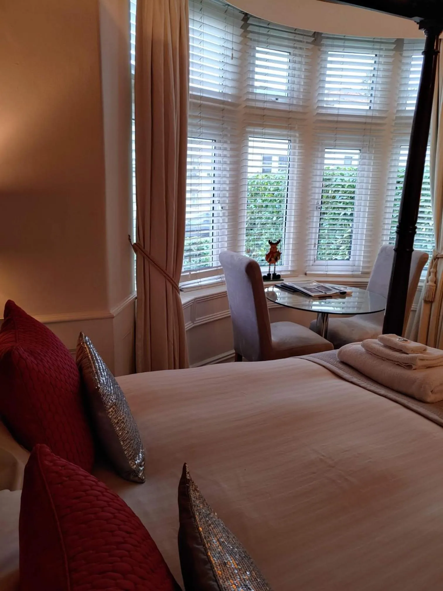 Bedroom, Bed in The Bath House Boutique B&B - IN-ROOM Breakfast - FREE parking