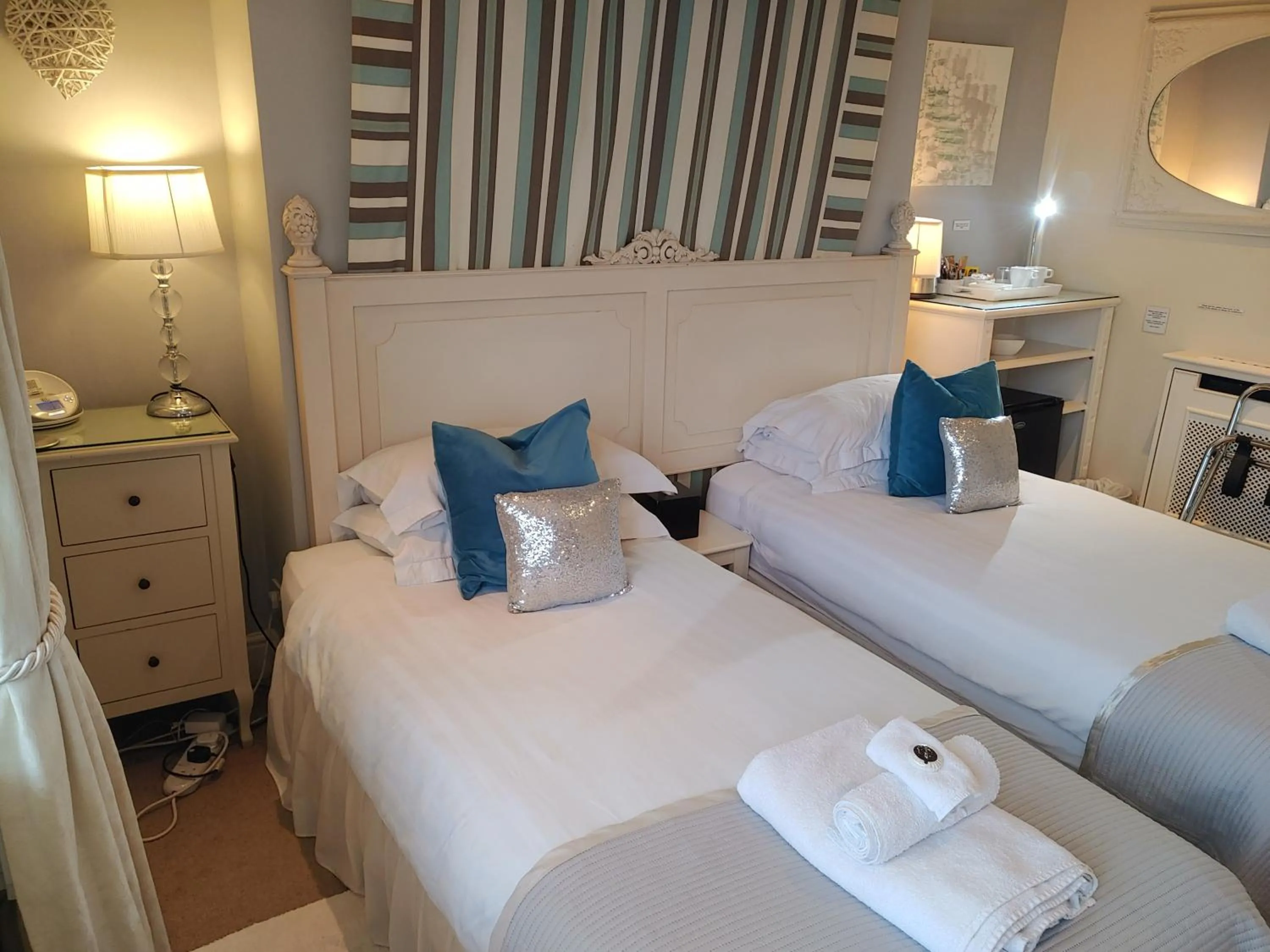 Bed in The Bath House Boutique B&B - IN-ROOM Breakfast - FREE parking