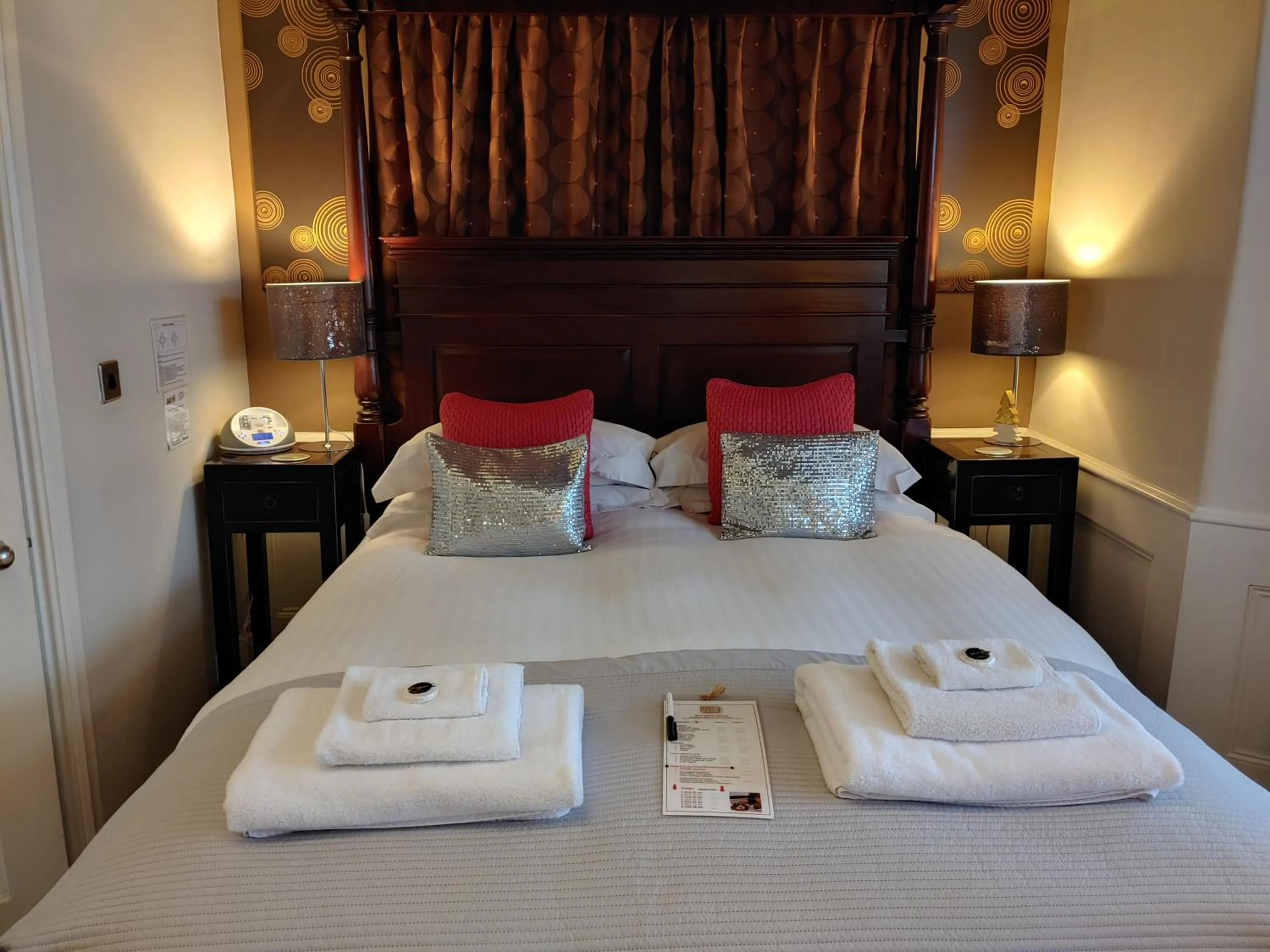 Bedroom, Bed in The Bath House Boutique B&B - IN-ROOM Breakfast - FREE parking