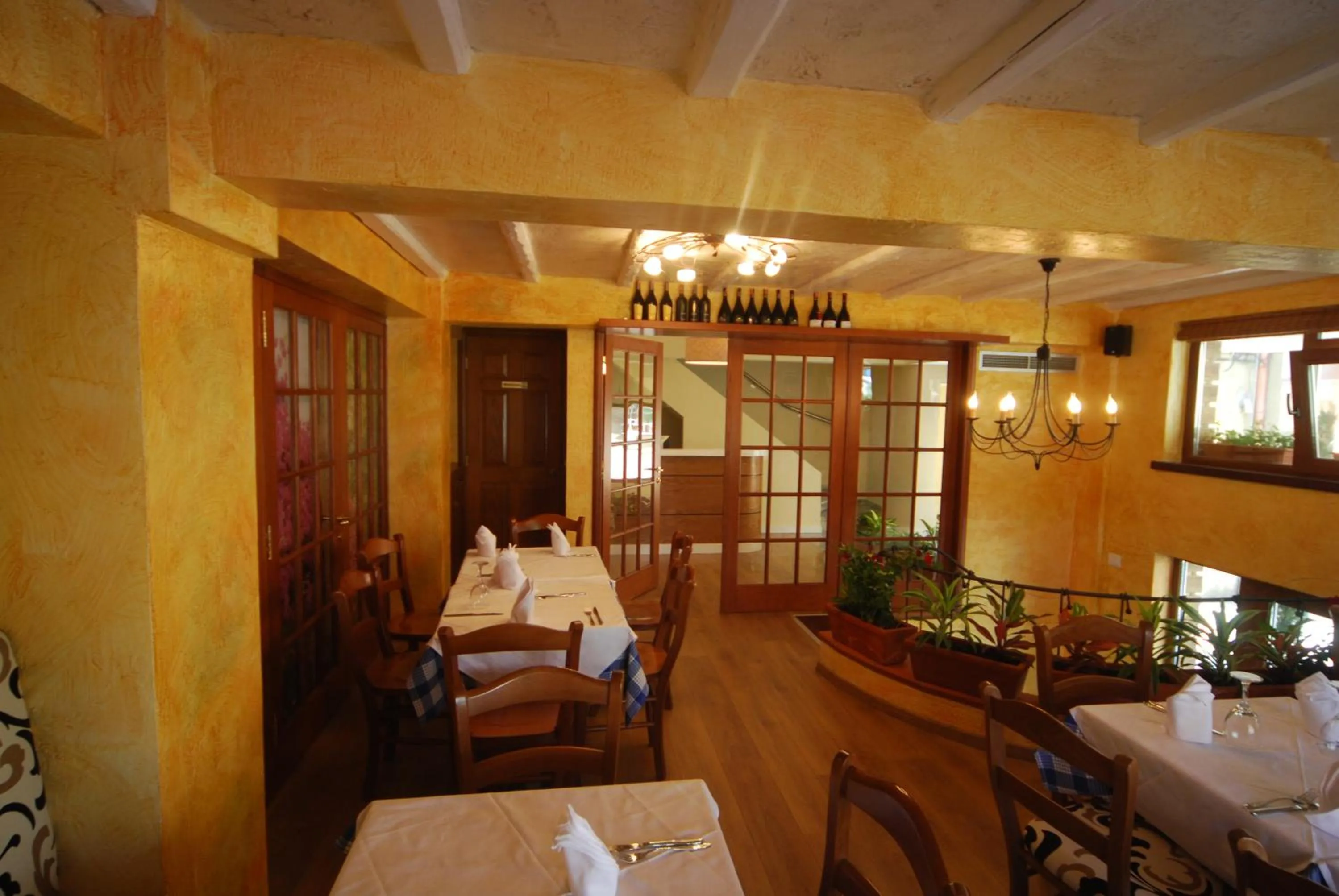 Restaurant/places to eat in Hotel Town House