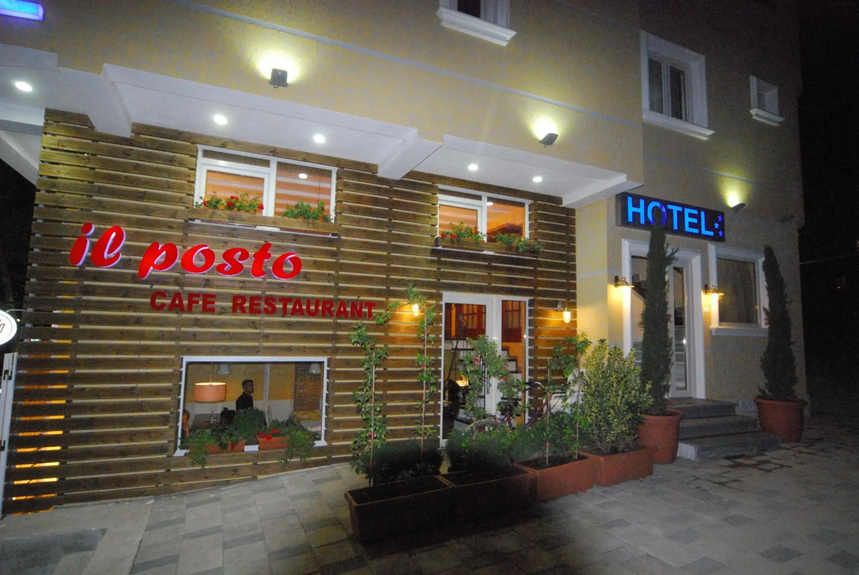 Facade/entrance in Hotel Town House Facade/entrance in Hotel Town House