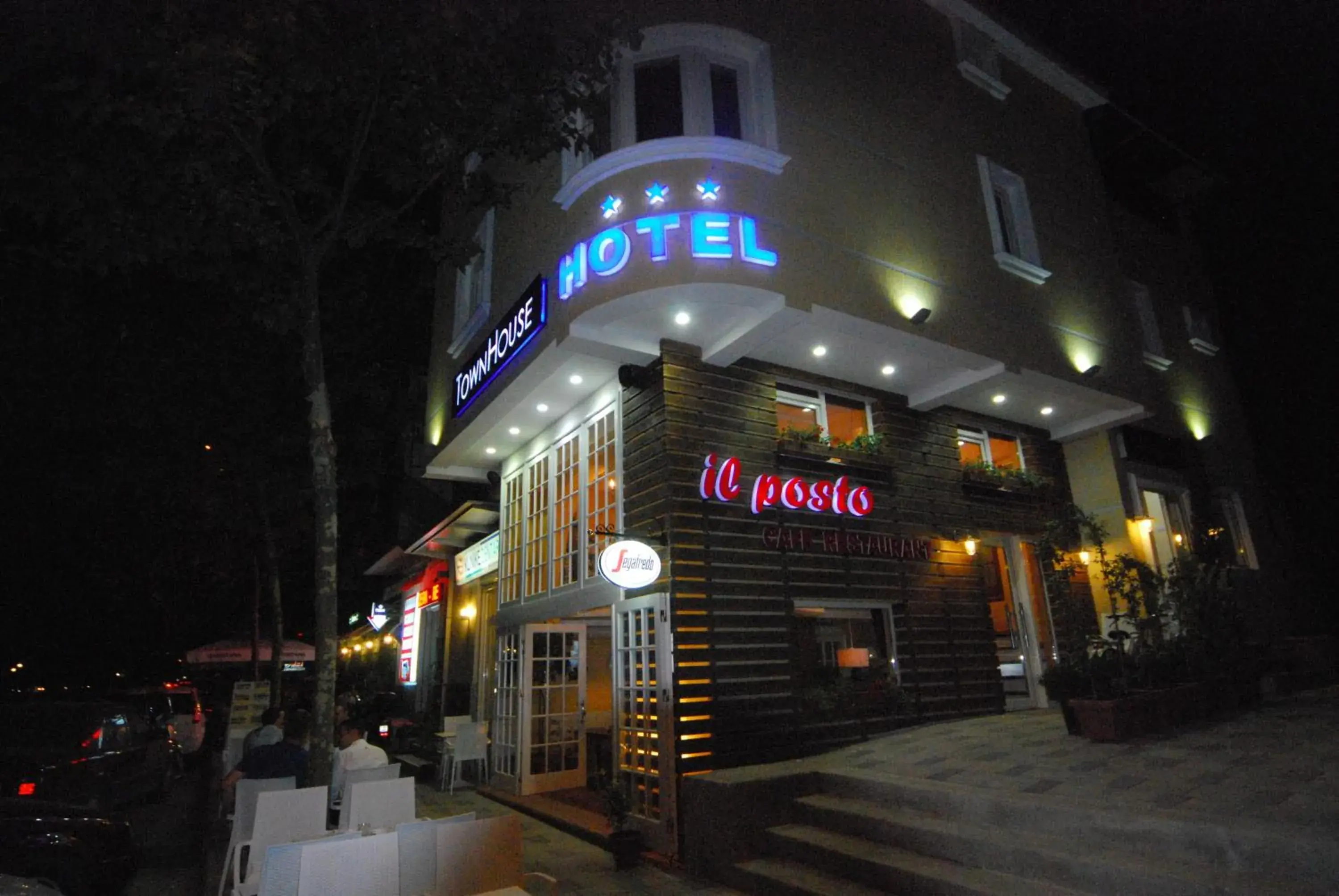 Facade/entrance in Hotel Town House Facade/entrance in Hotel Town House