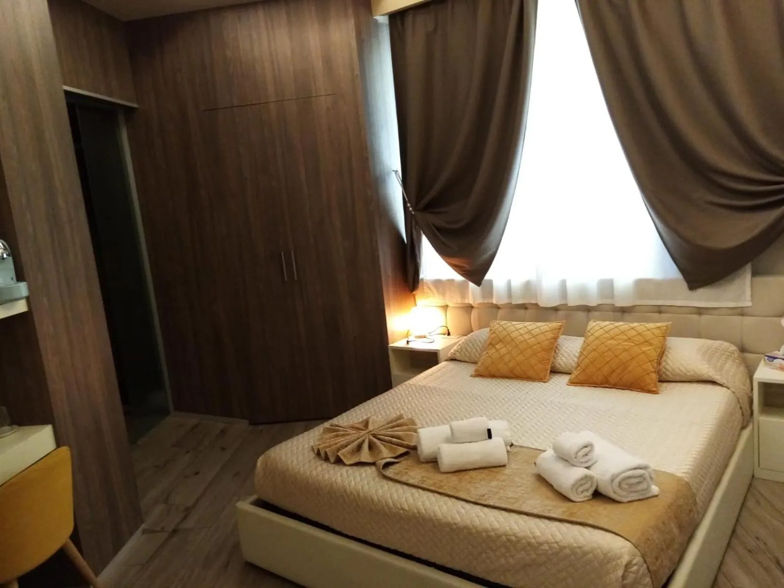Th Luxury Rooms & Apartment
