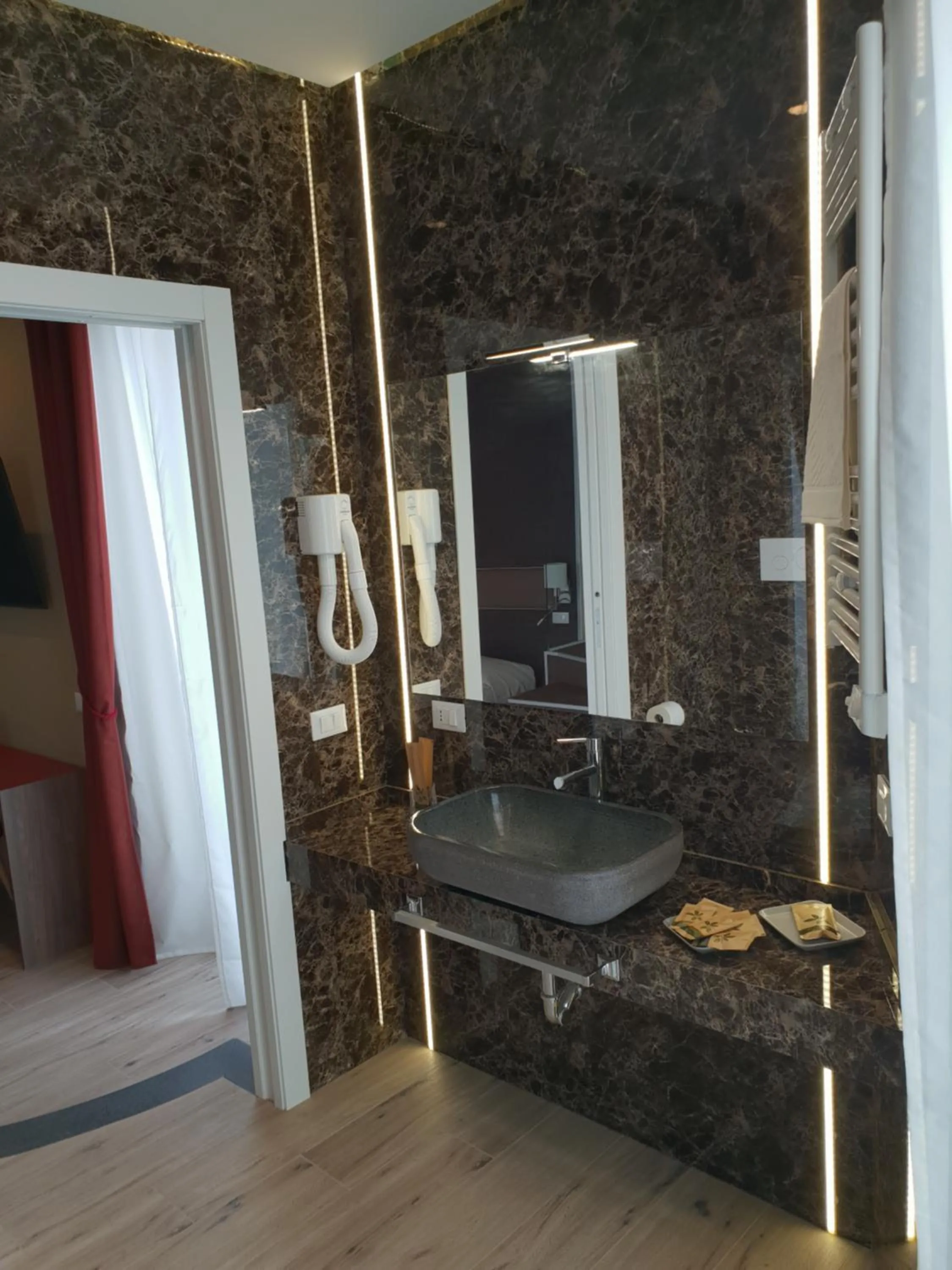 Th Luxury Rooms & Apartment