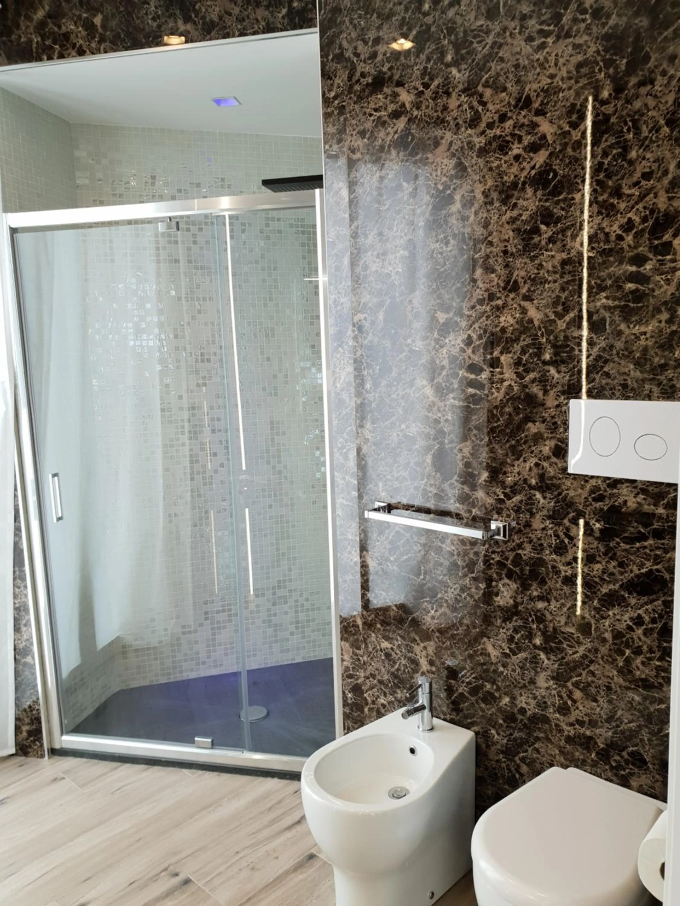 Th Luxury Rooms & Apartment