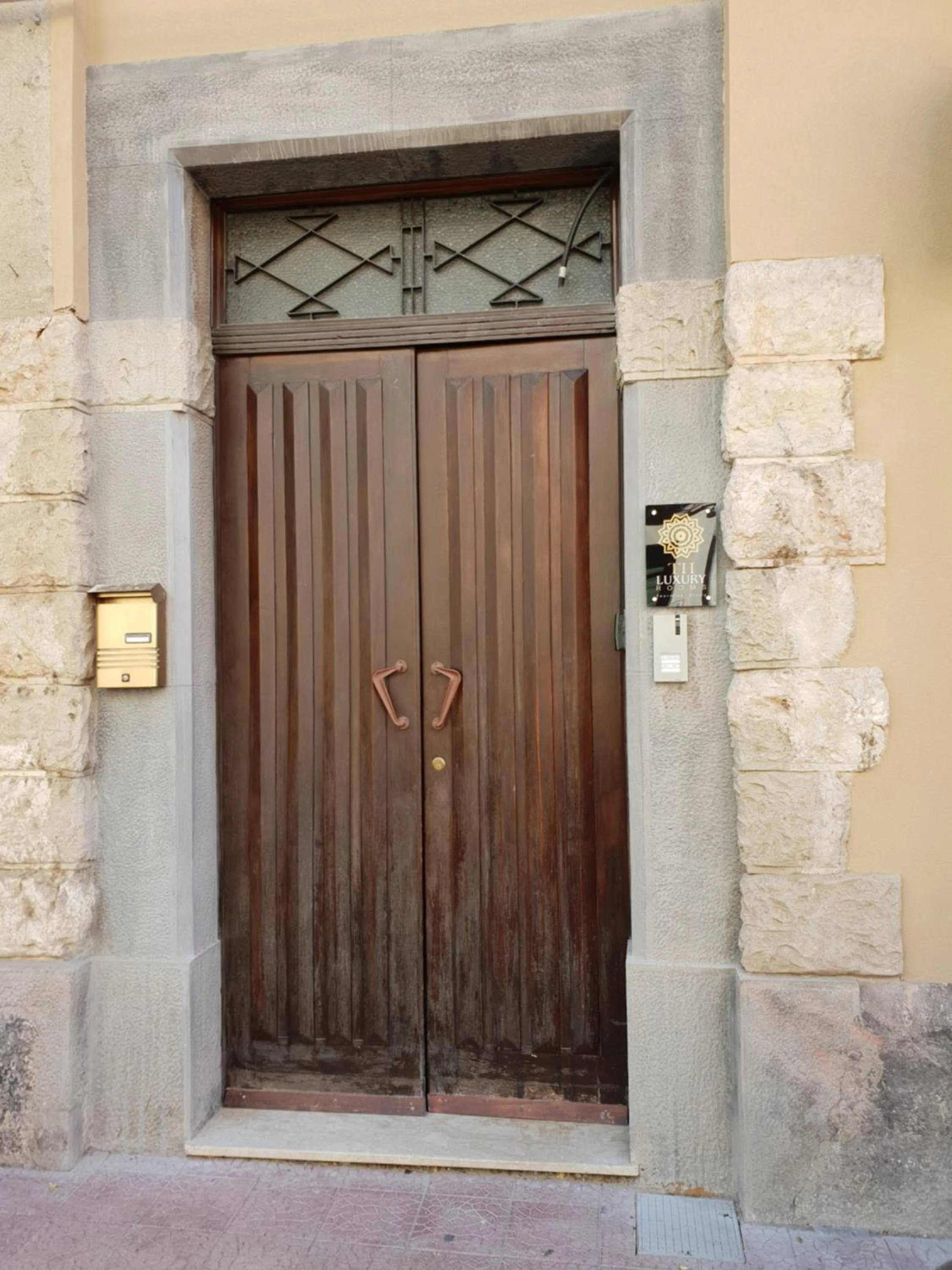 Facade/entrance in Th Luxury Rooms & Apartment