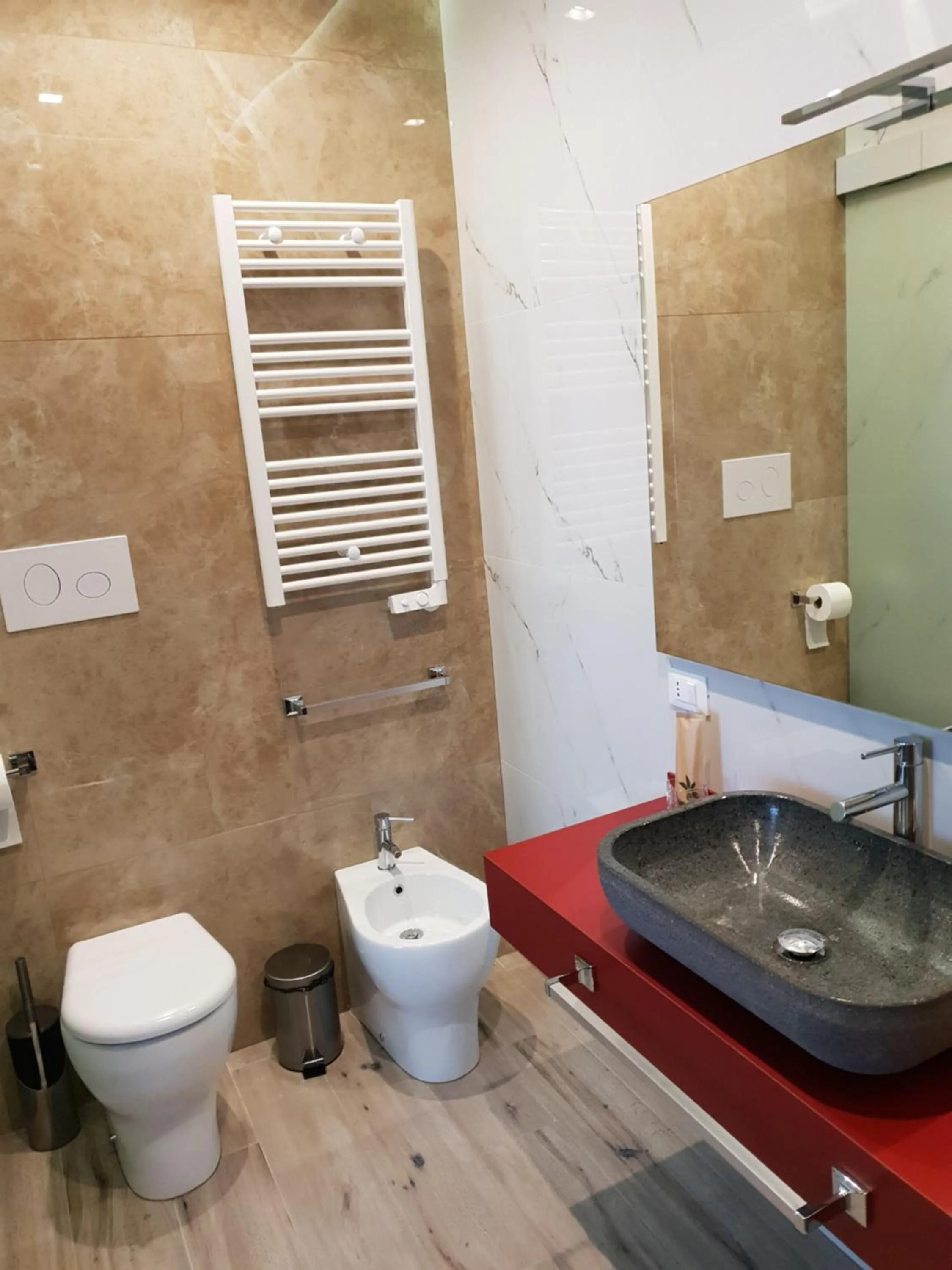 Th Luxury Rooms & Apartment