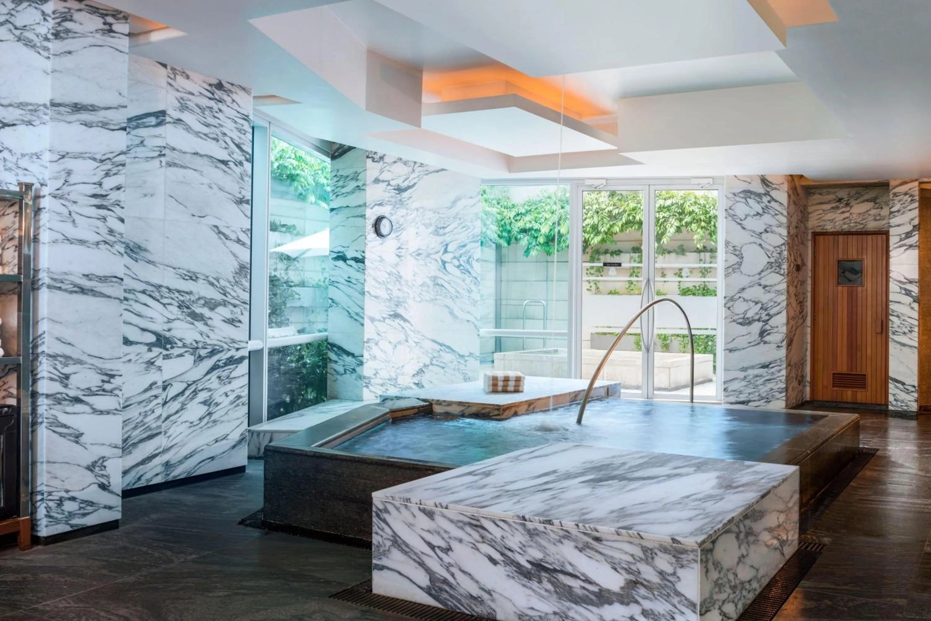 Lounge or bar in The St Regis Singapore