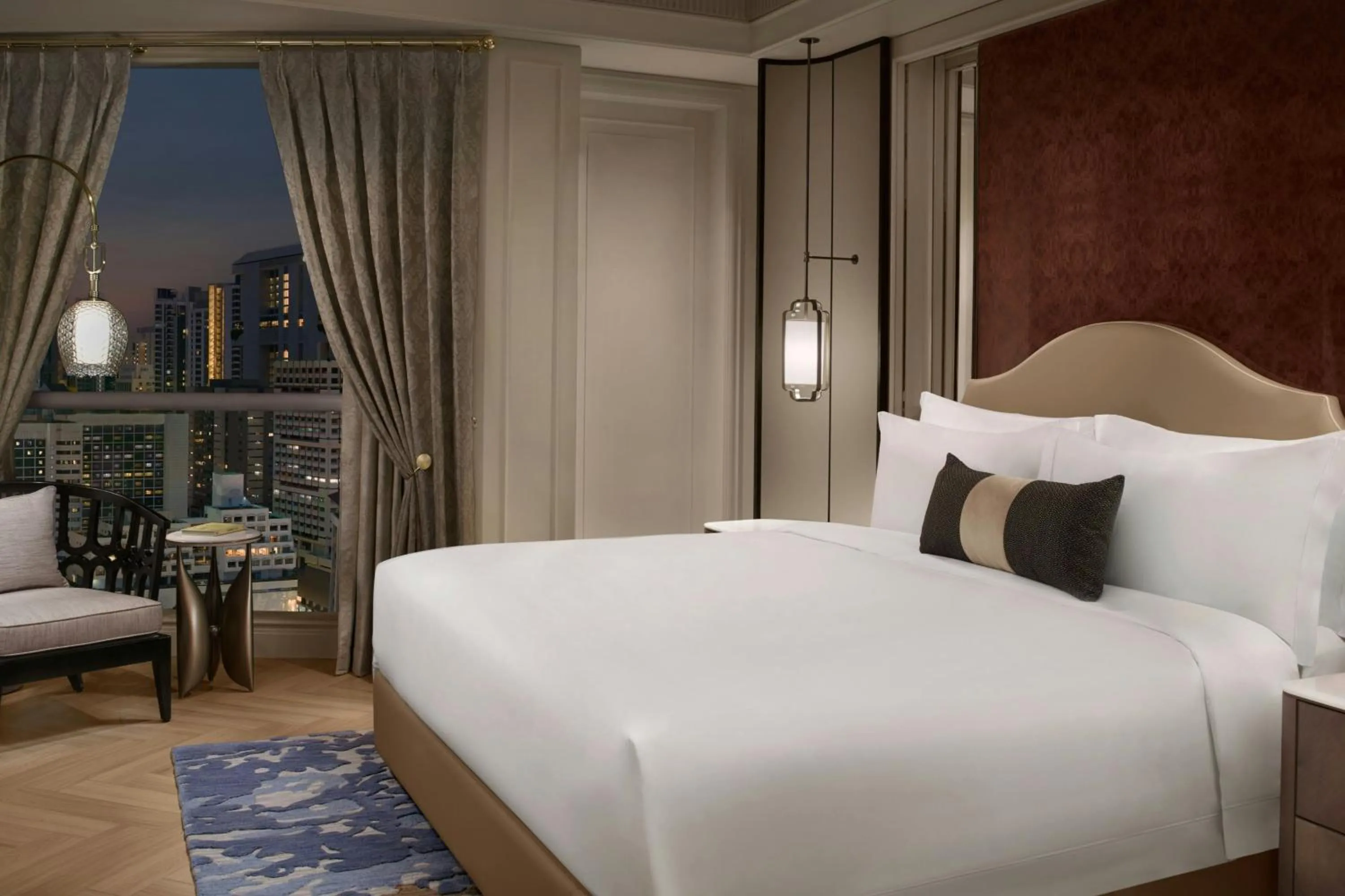 Bedroom, Bed in The St Regis Singapore