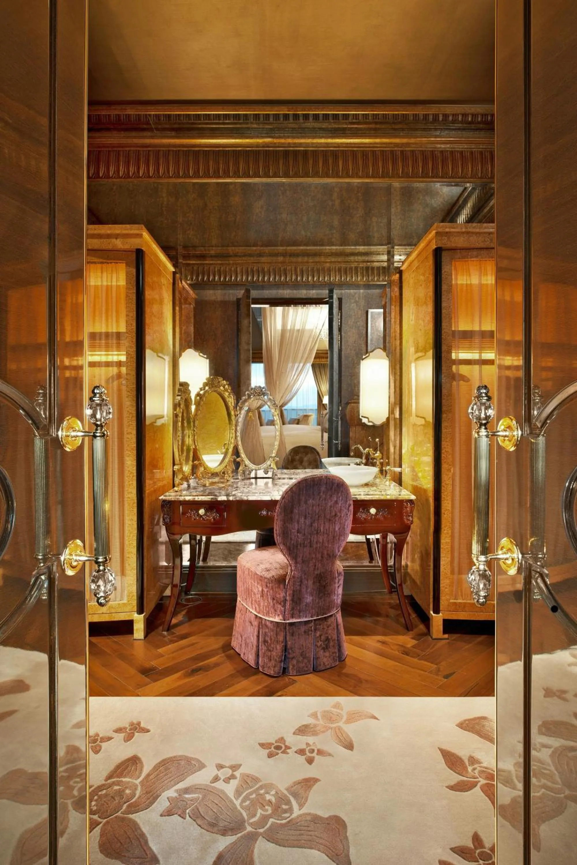 Photo of the whole room, Bed in The St Regis Singapore