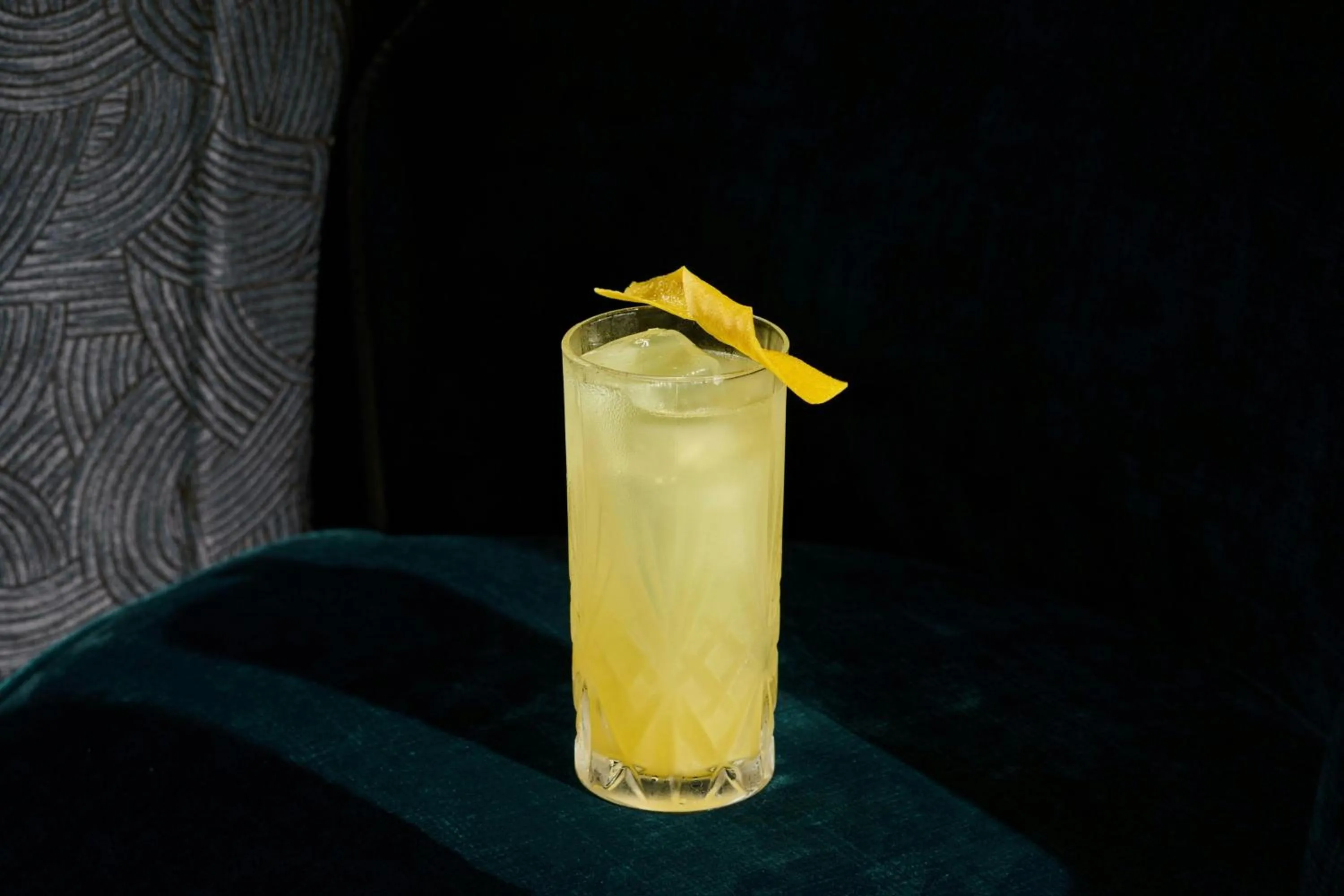 Lounge or bar in The St Regis Singapore, Newly Renovated