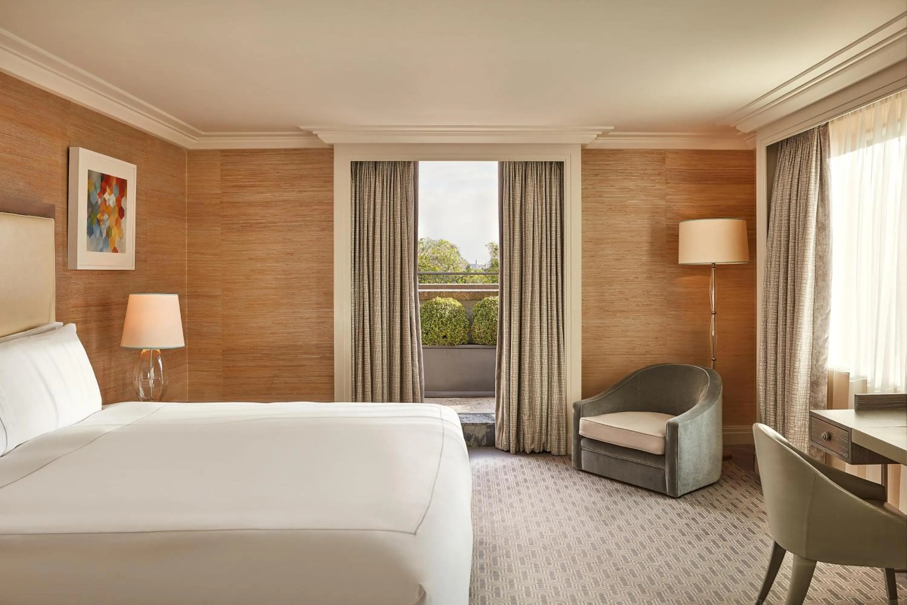 Photo of the whole room, Bed in The Berkeley, Maybourne