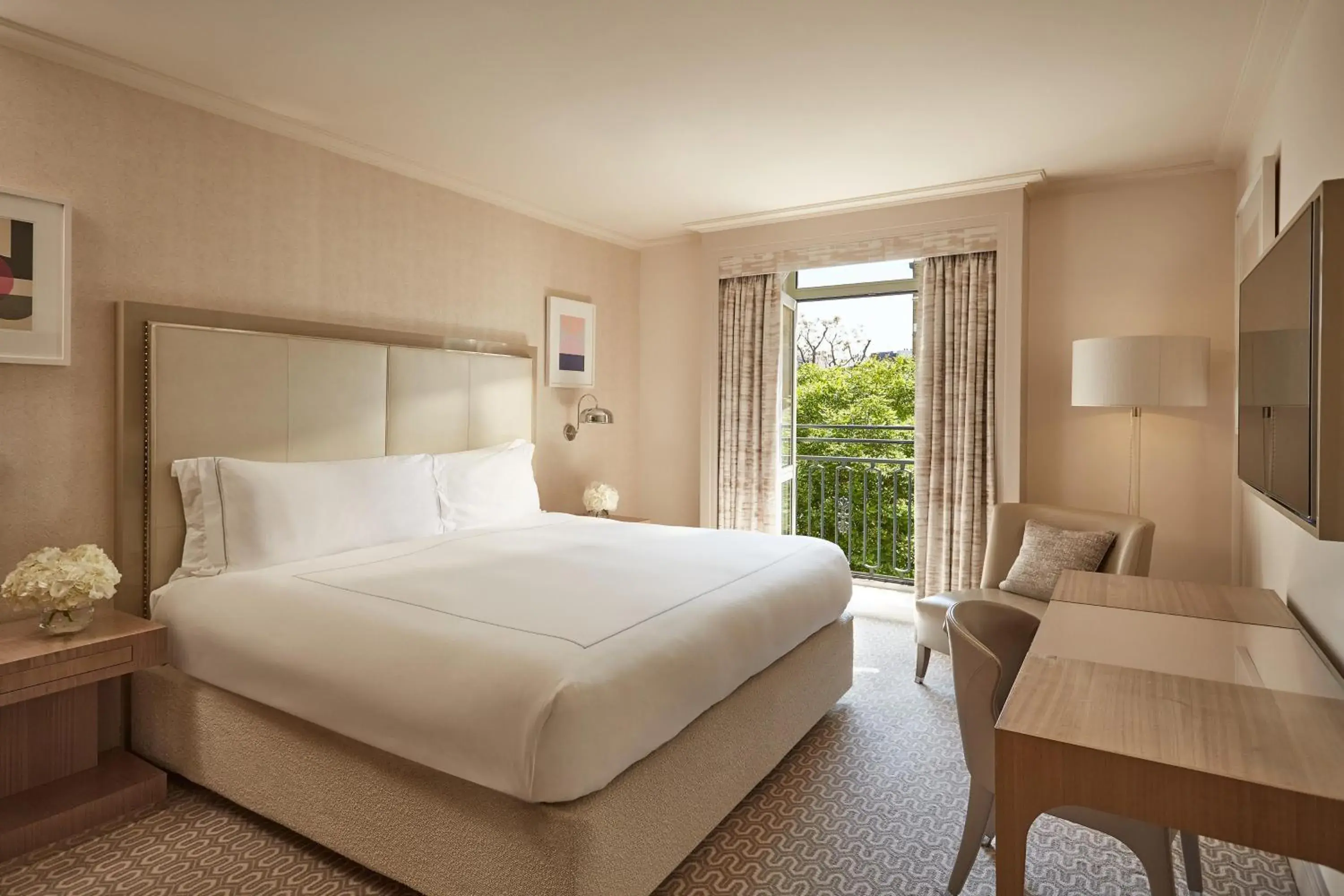 Photo of the whole room, Bed in The Berkeley, Maybourne Photo of the whole room, Bed in The Berkeley, Maybourne