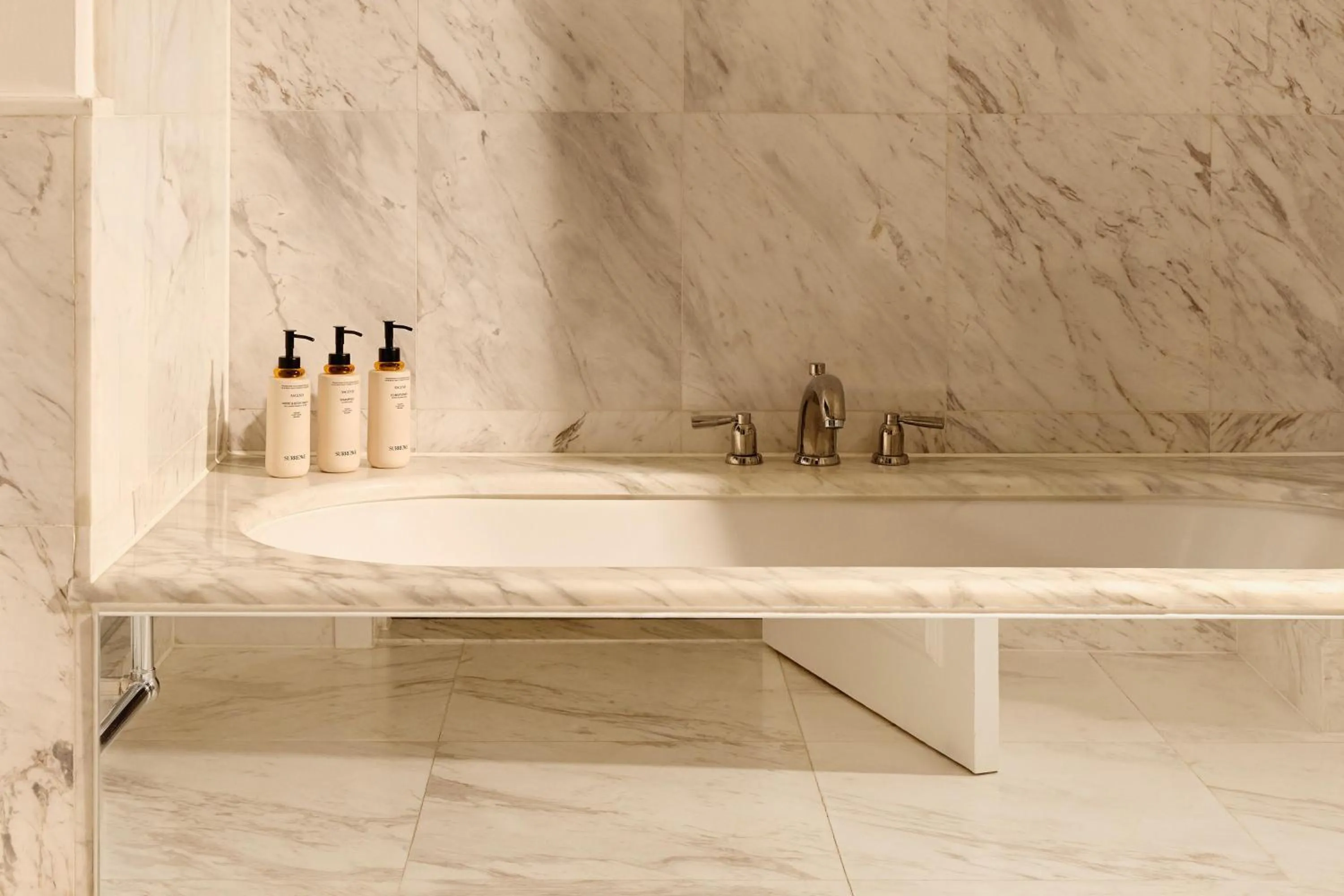 Photo of the whole room in The Berkeley, Maybourne