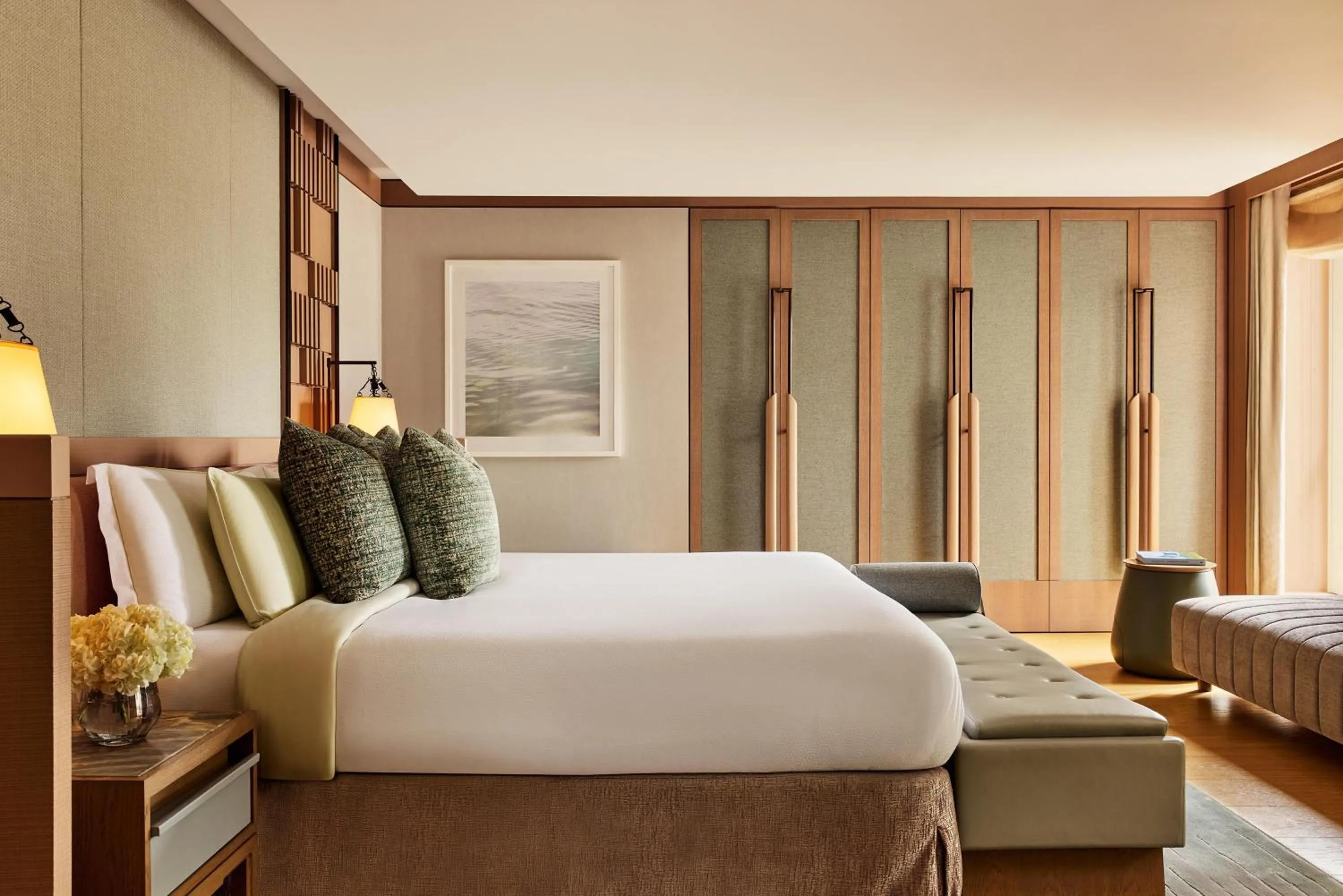 Photo of the whole room, Bed in The Berkeley, Maybourne