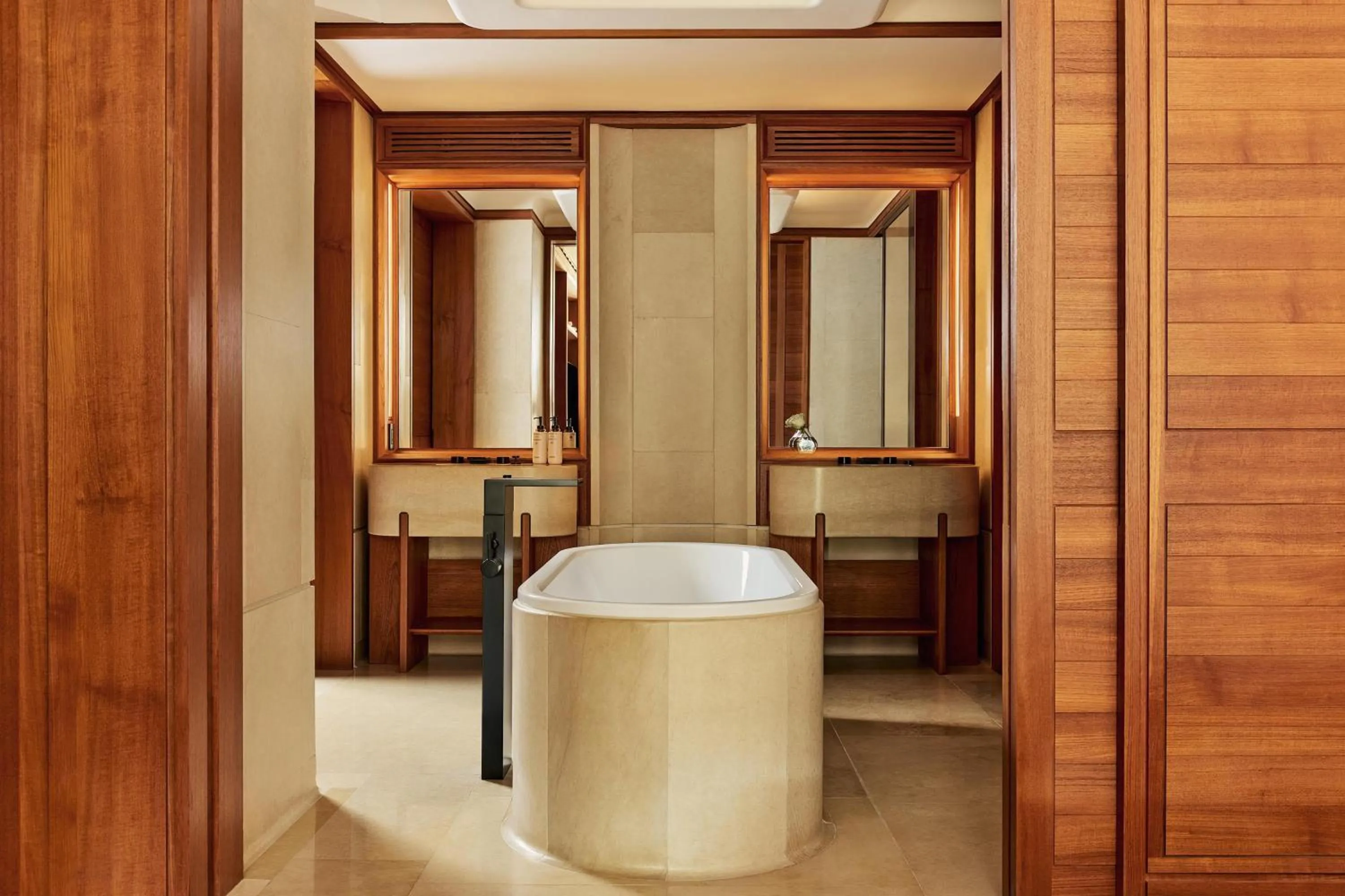 Photo of the whole room in The Berkeley, Maybourne