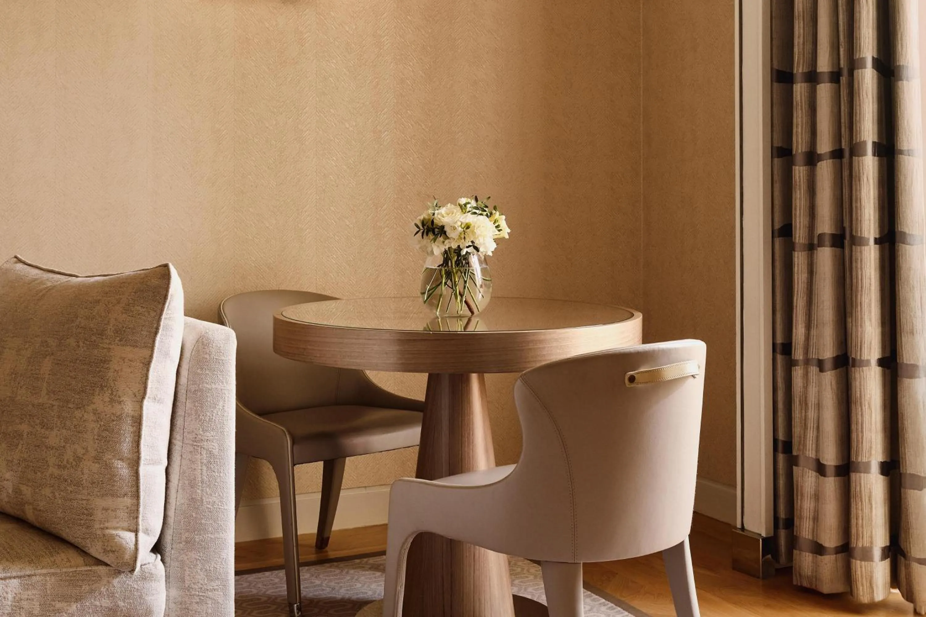 Photo of the whole room in The Berkeley, Maybourne