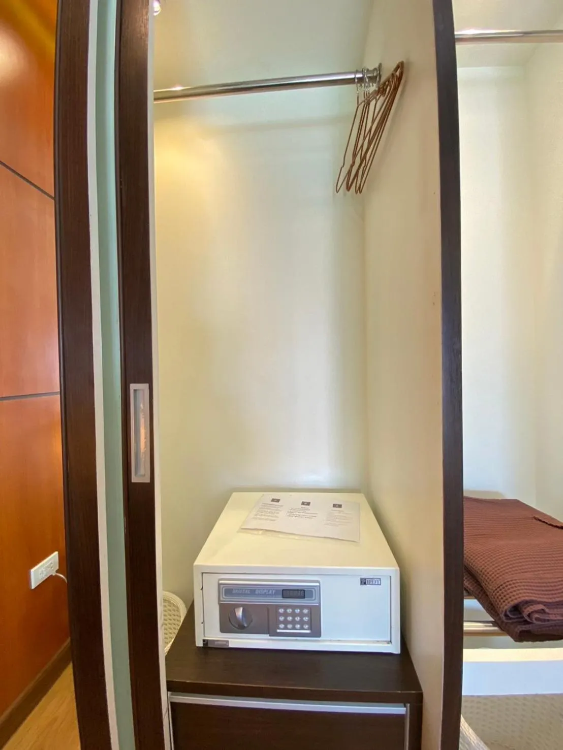 safe, Bed in Hotel De Wualai