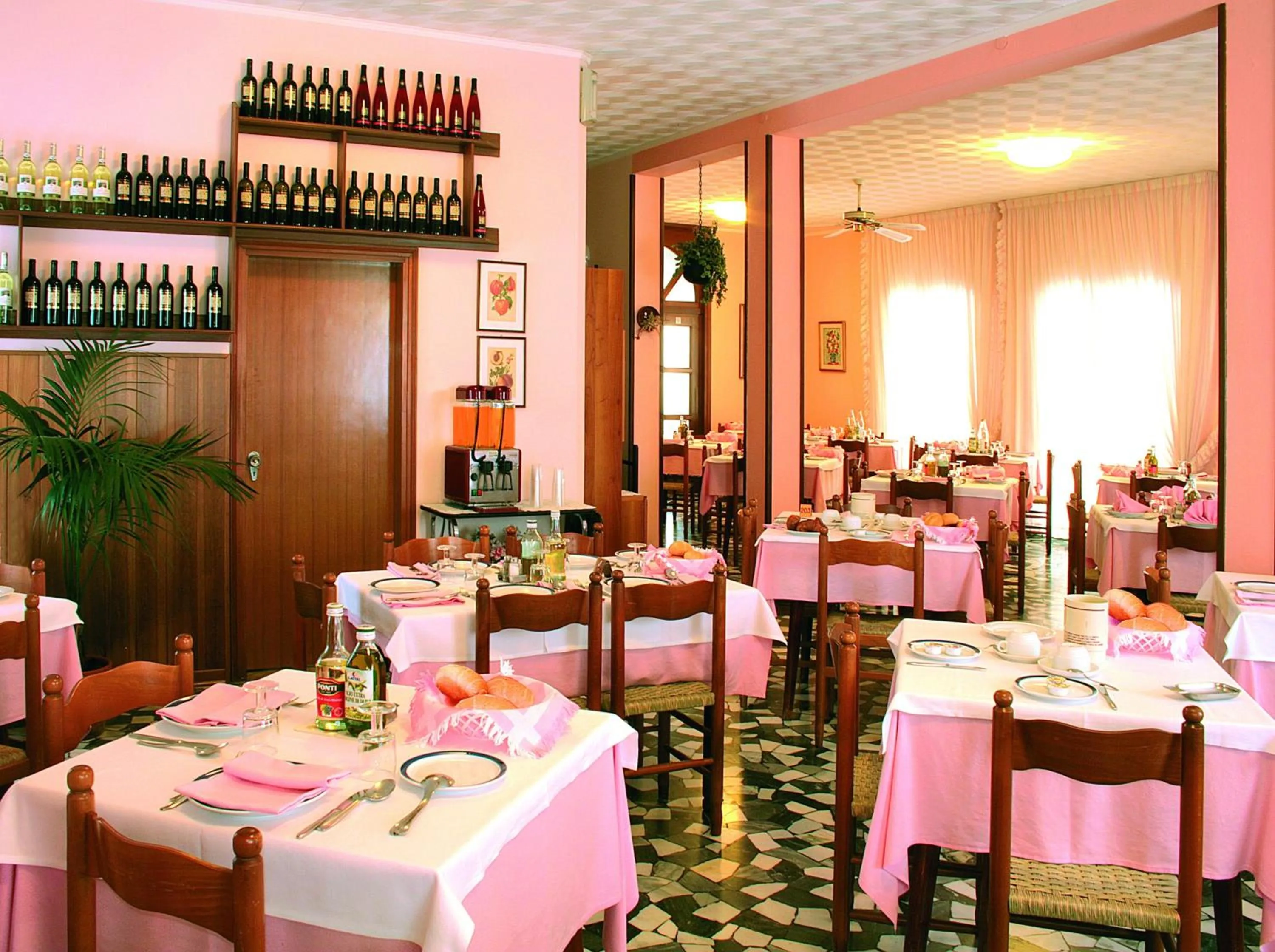Restaurant/places to eat in Hotel Edera