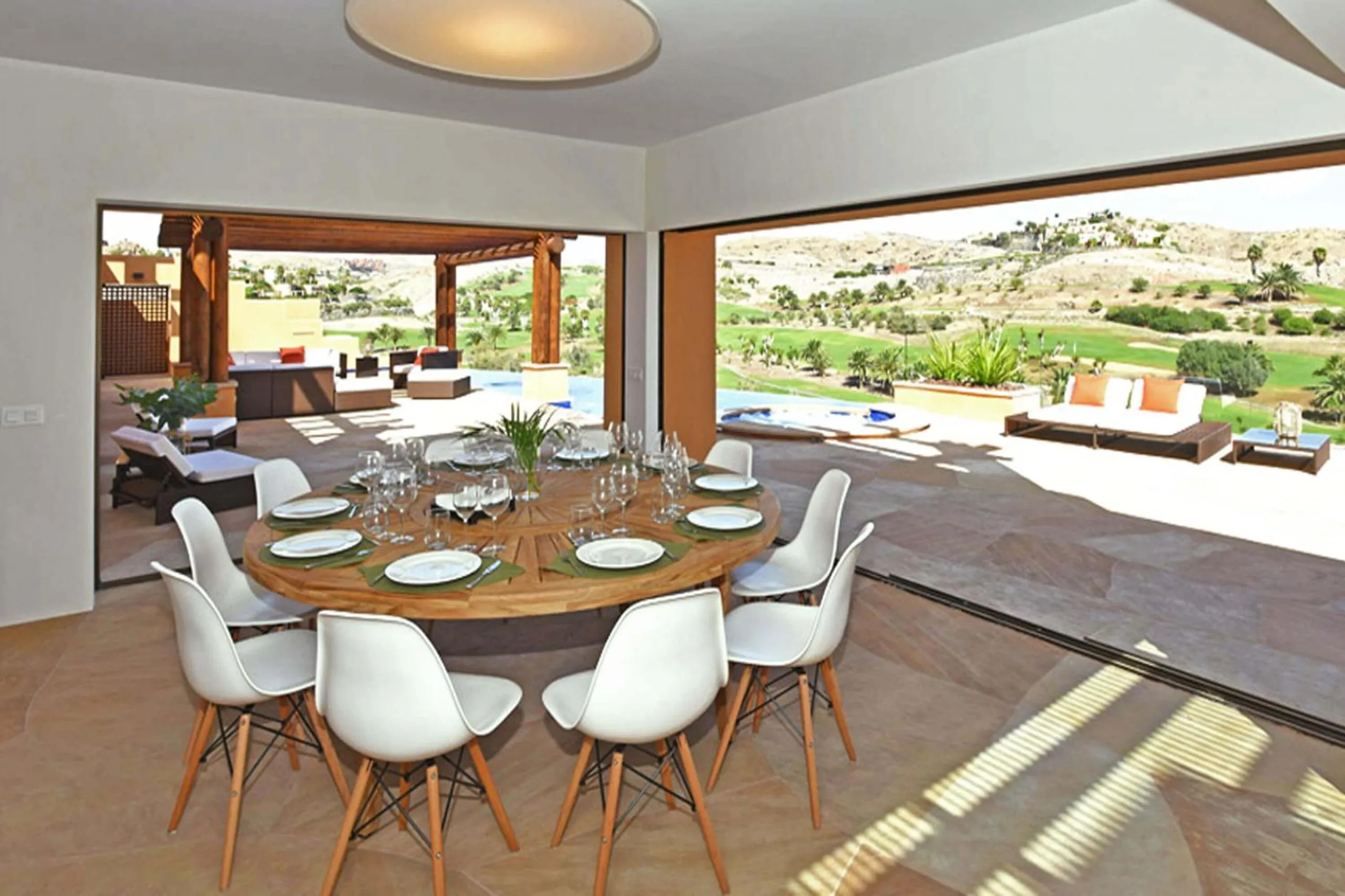 Dining area in Salobre Moringa