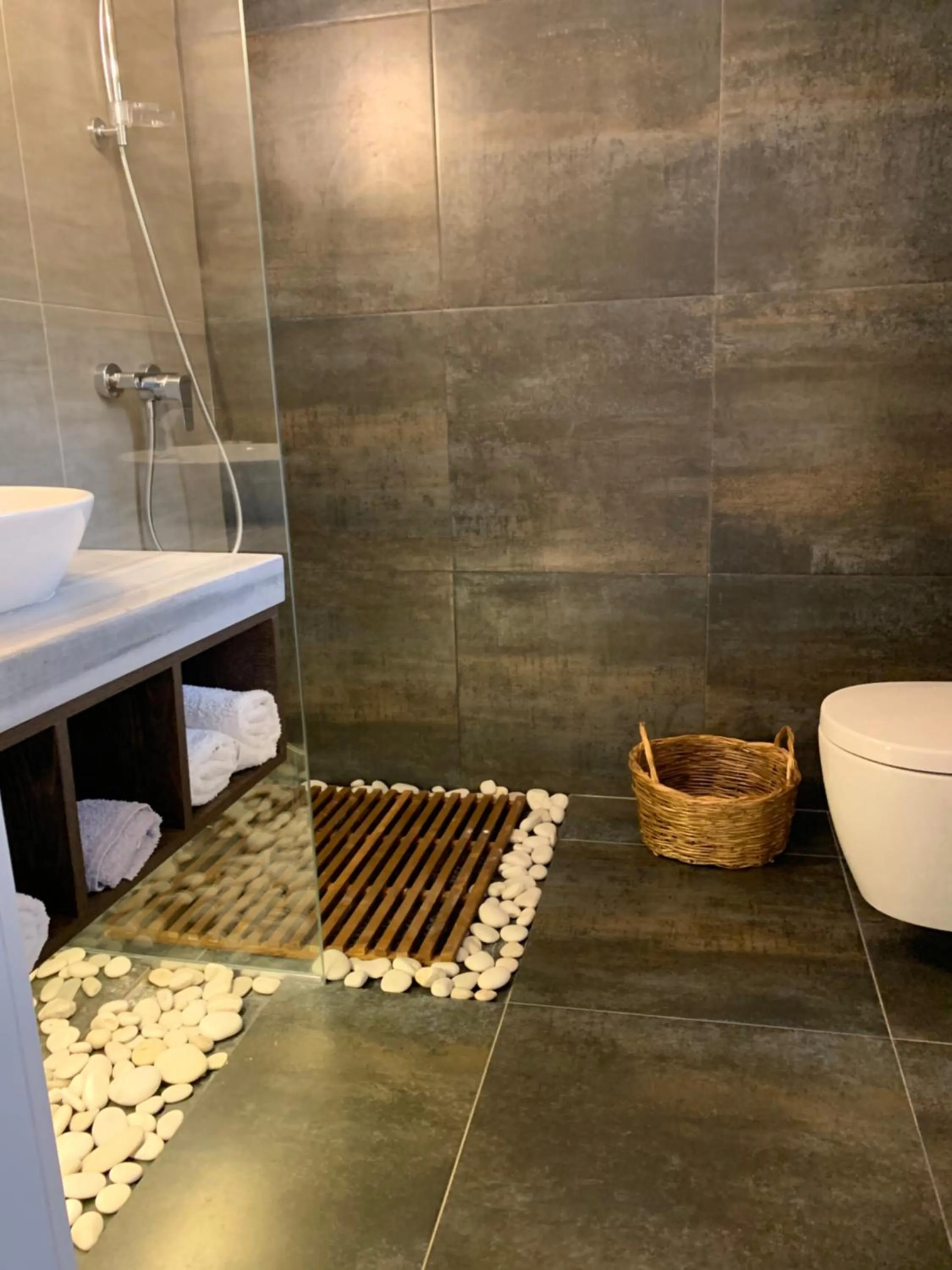 Shower in Kanes Bohemian Boutique Hotel