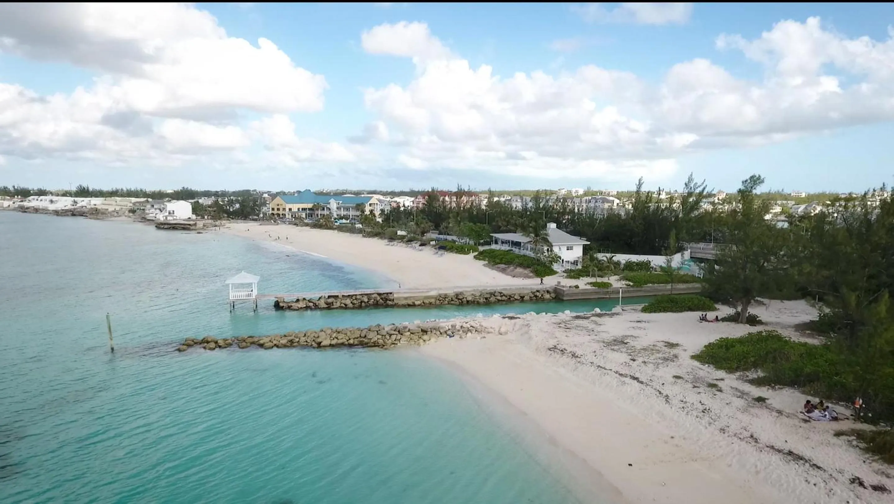 Restaurant/places to eat in Sandyport Beach Resort