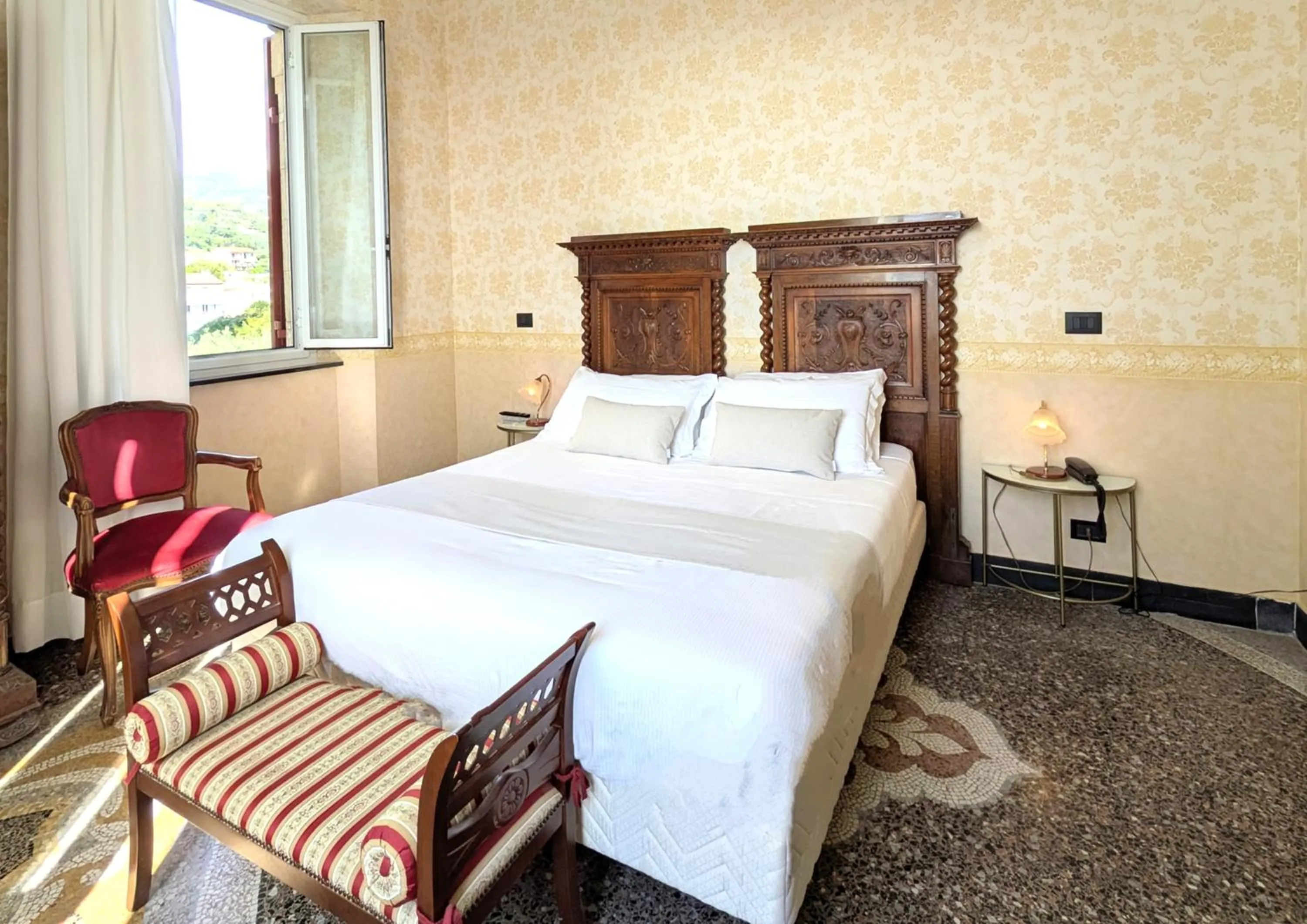 Property building, Bed in Villa Fieschi Boutique Hotel