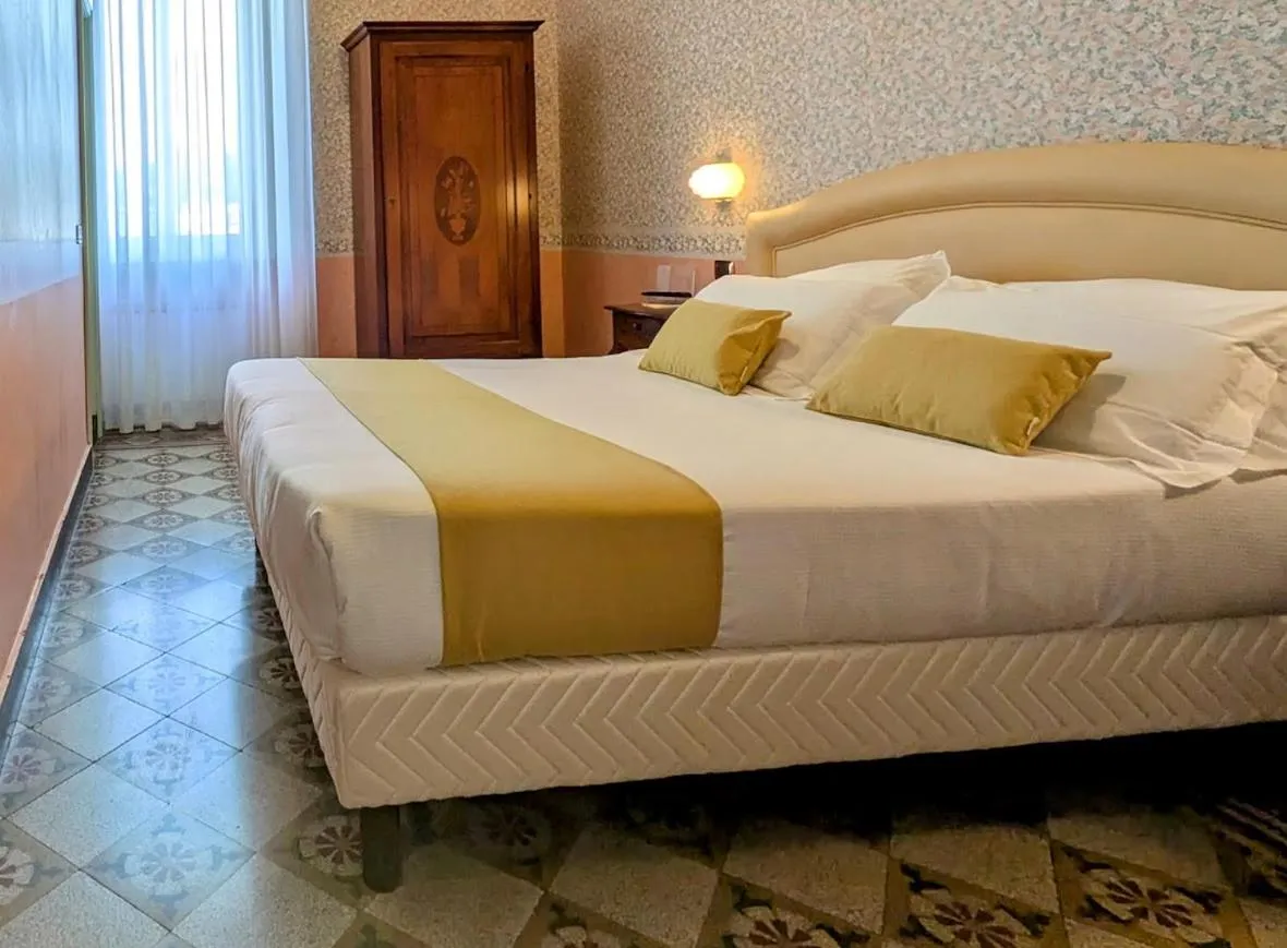 Bed in Villa Fieschi Boutique Hotel