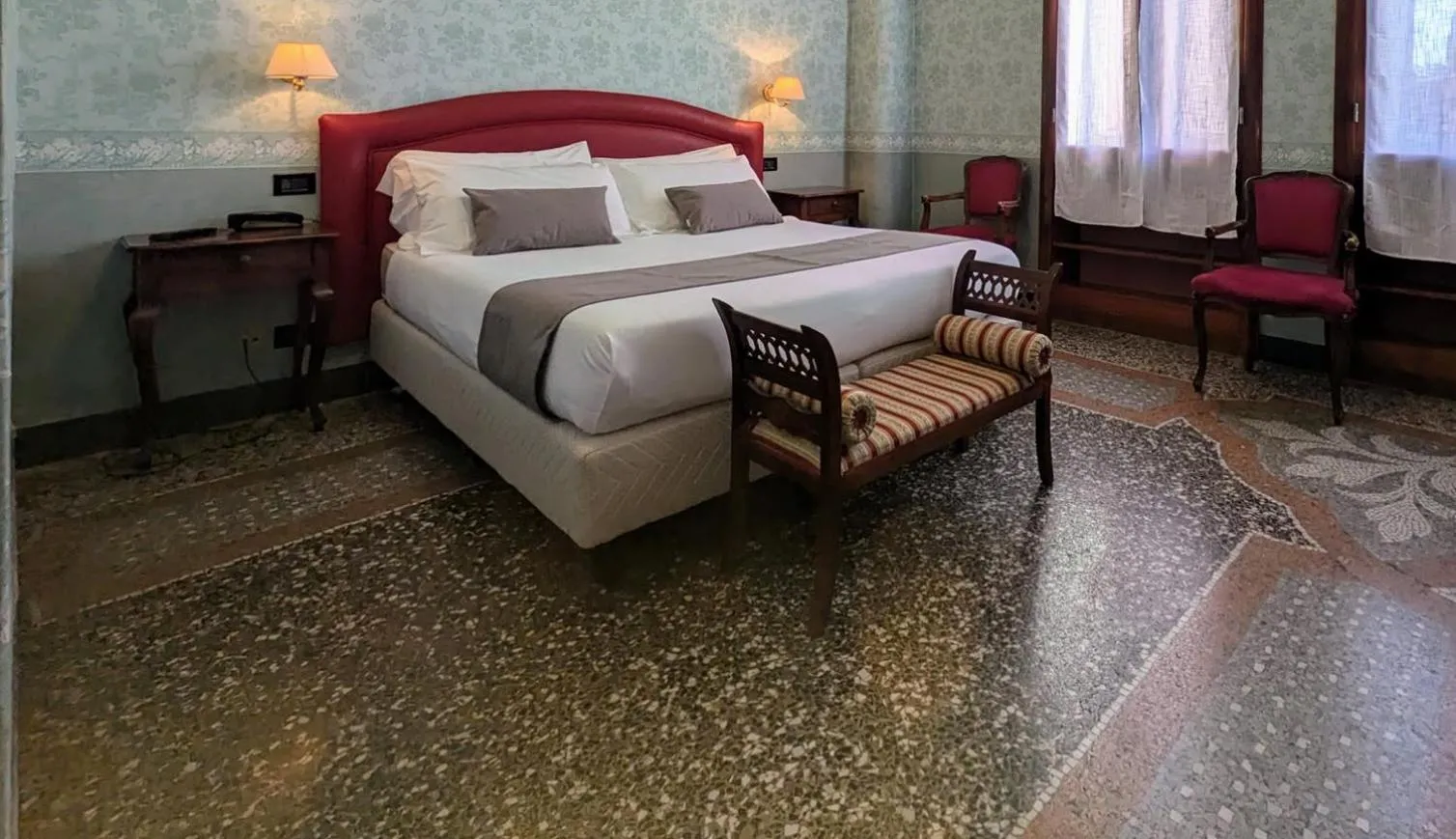 Bed in Villa Fieschi Boutique Hotel