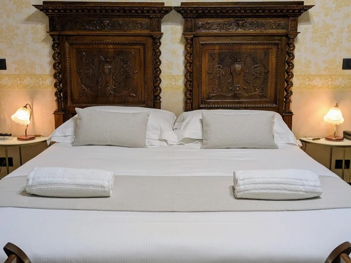 Bed in Villa Fieschi Boutique Hotel