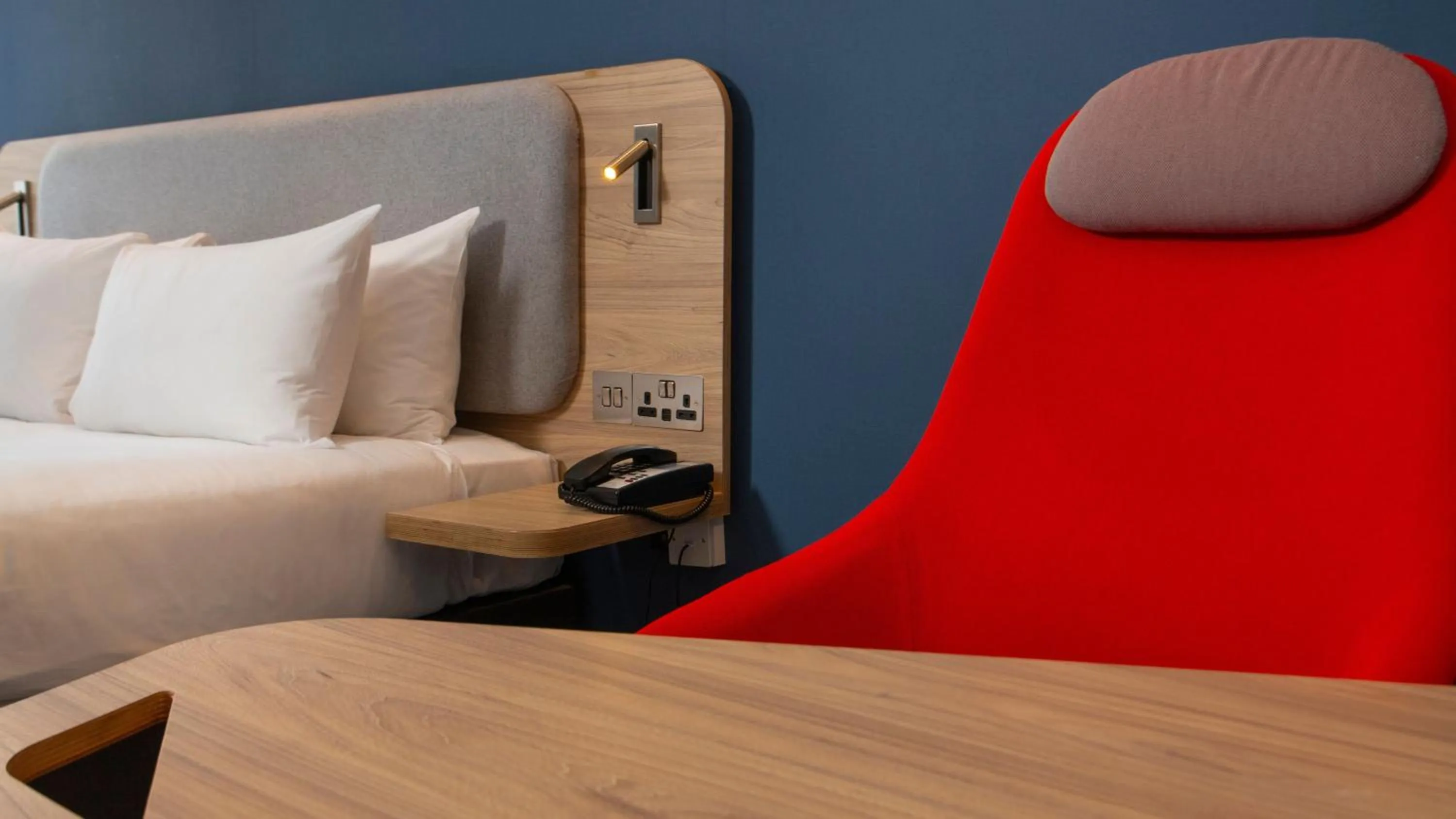 Photo of the whole room, Bed in Holiday Inn Express Burton Upon Trent by IHG