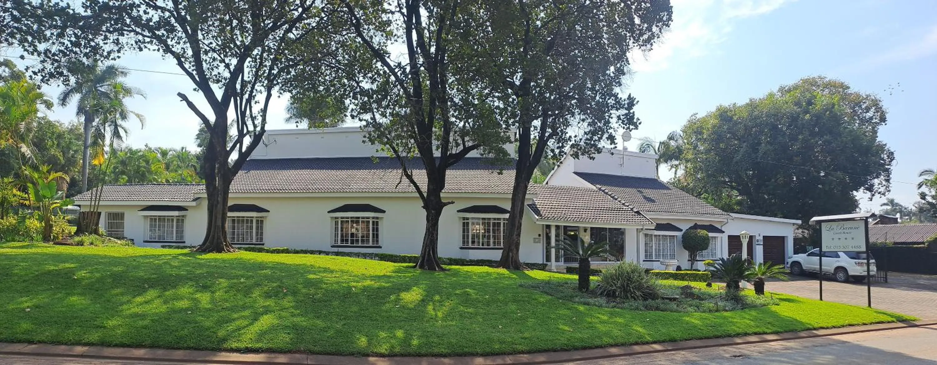 Property building in La Barune Guest House