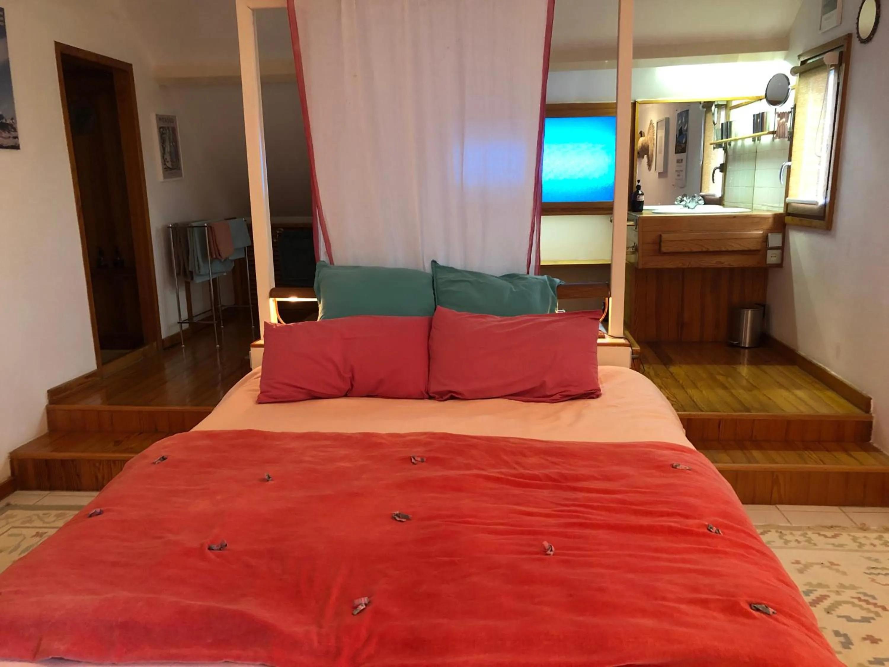 Photo of the whole room, Bed in Le clos du Ru