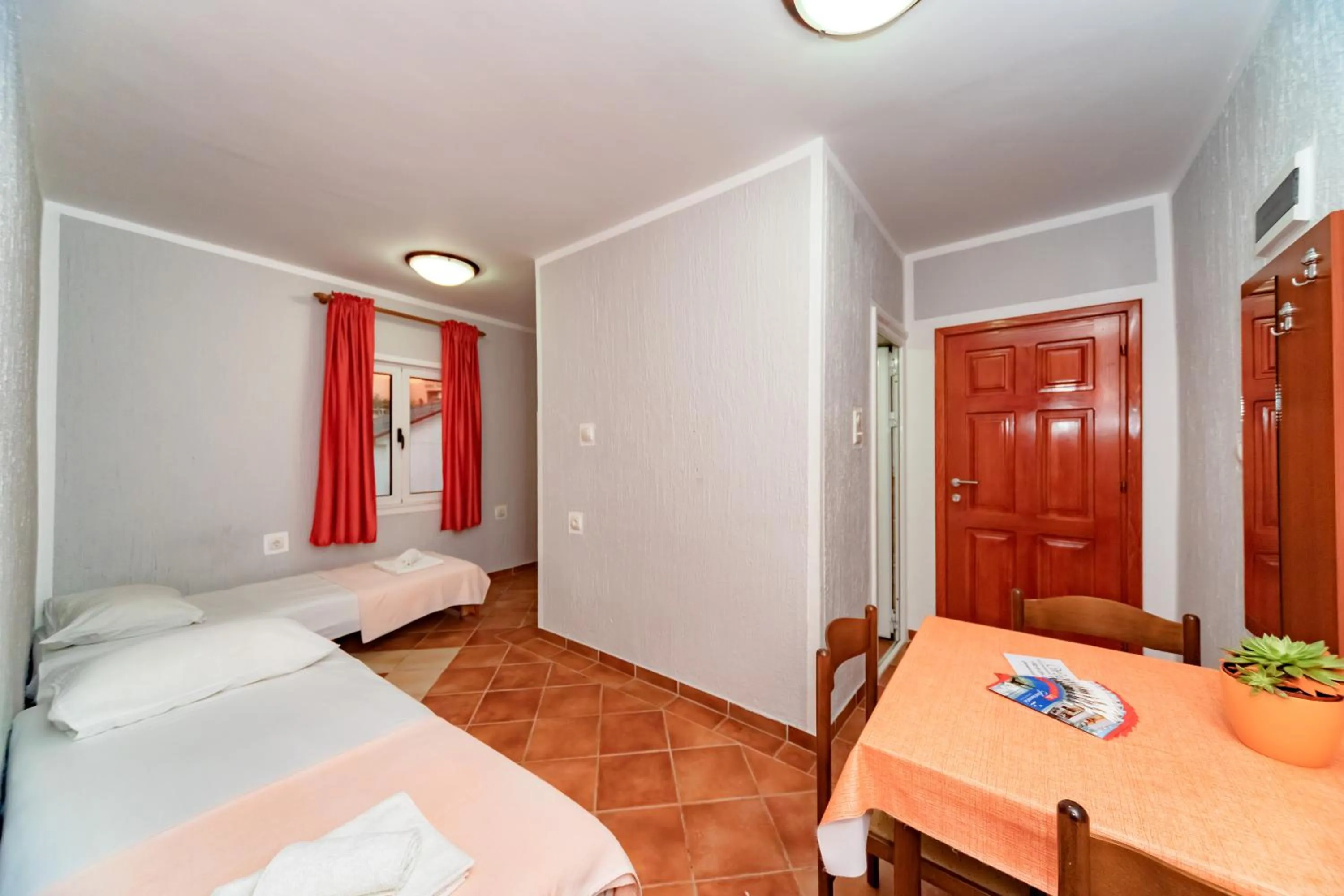 Dining area, Bed in Villa Glavanovic