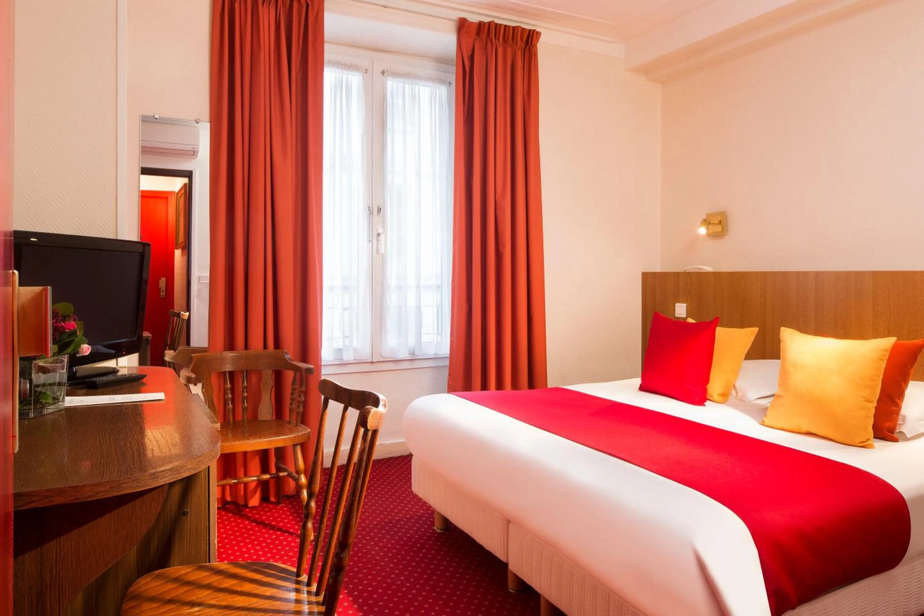 Bed in Hôtel Londres Saint Honoré