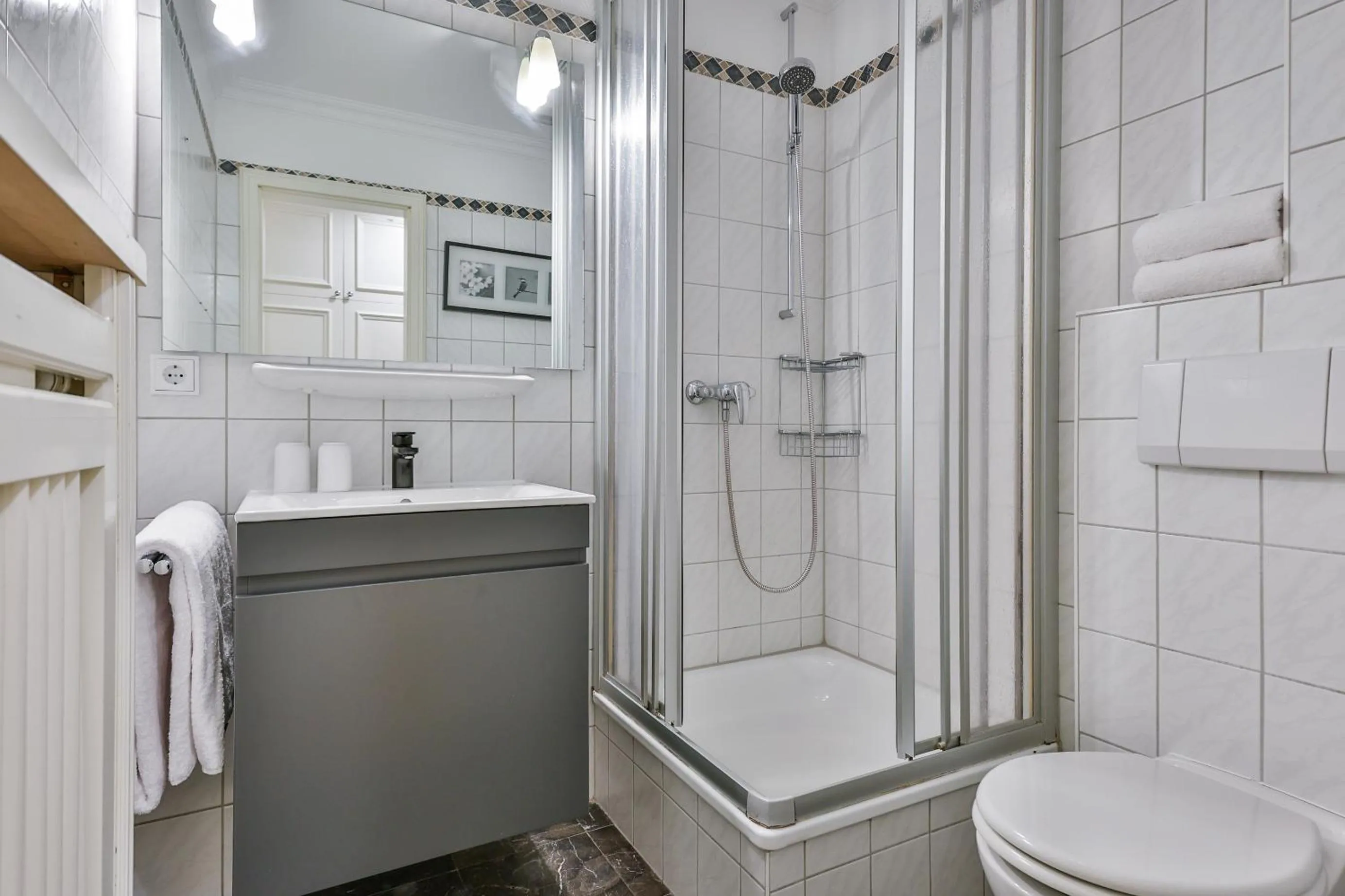 Bathroom in Kampstraße 9, W5, GB3