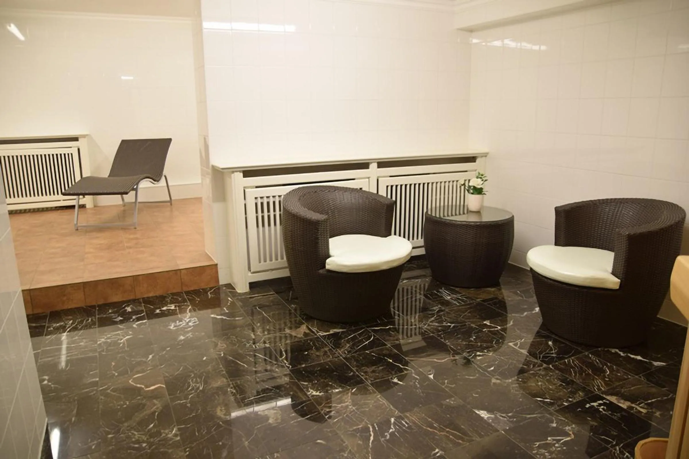 Spa and wellness centre/facilities in Kampstraße 9, W5, GB3