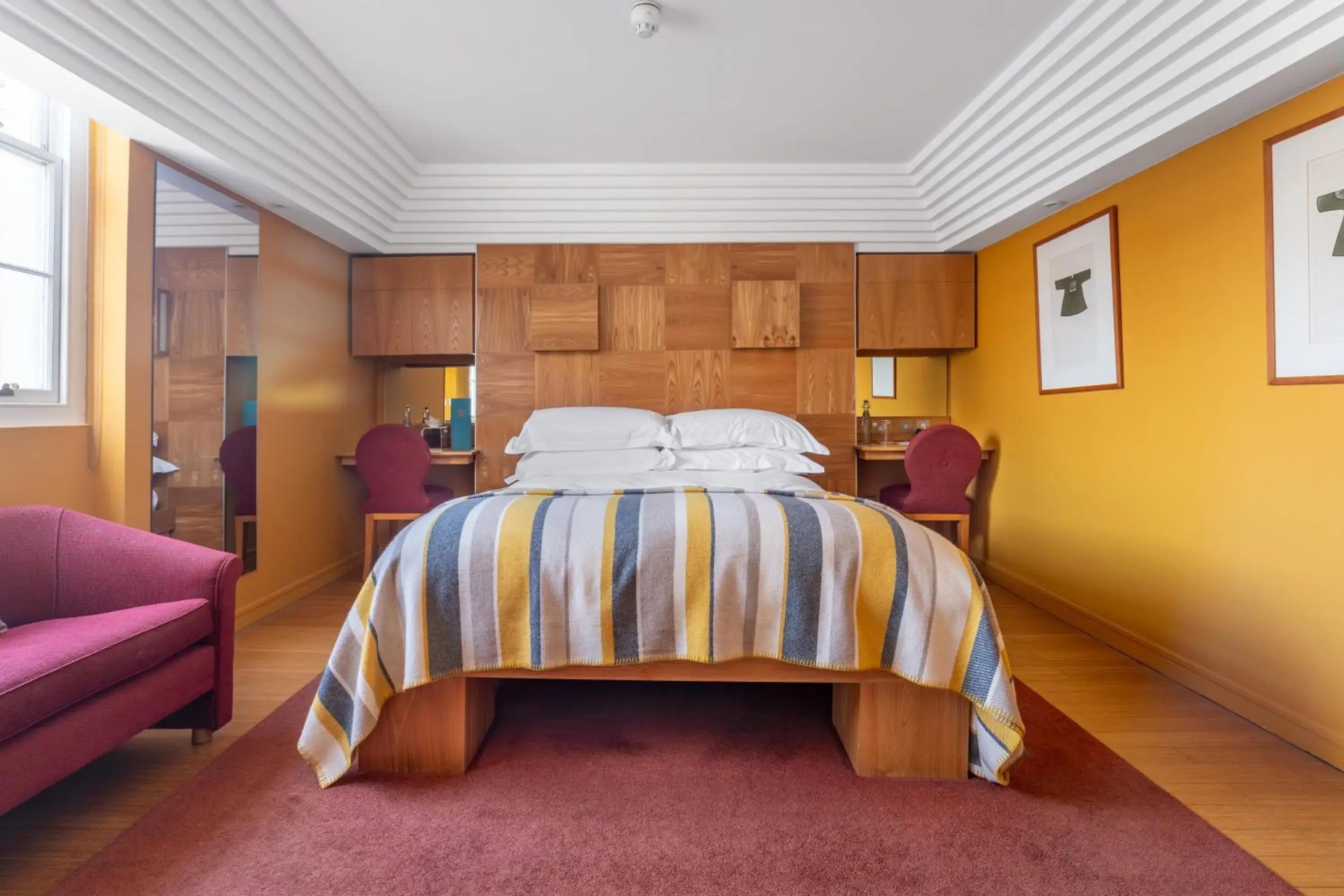 King Room in Drakes Hotel King Room in Drakes Hotel