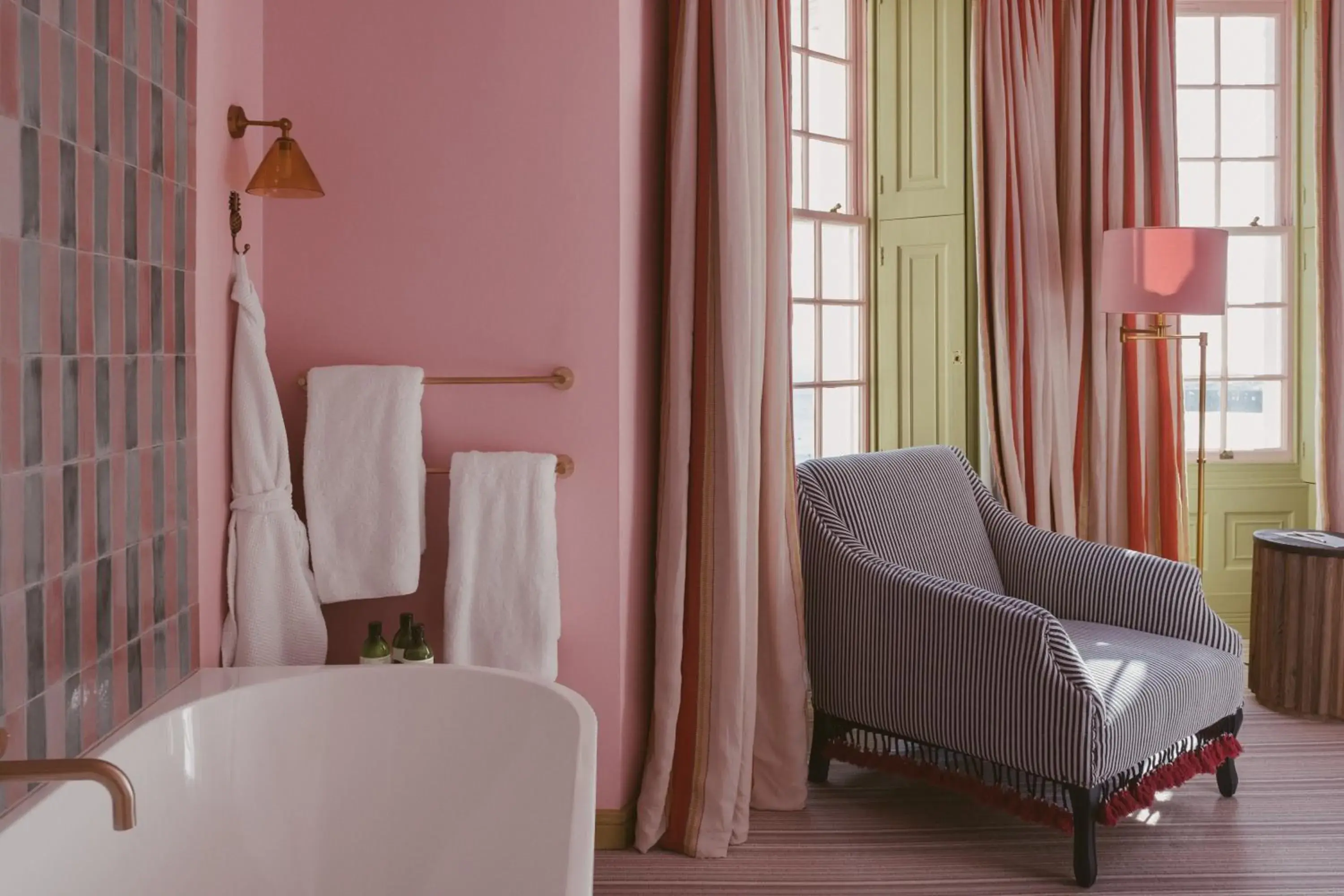 Bedroom, Bed in Drakes Hotel Bedroom, Bed in Drakes Hotel