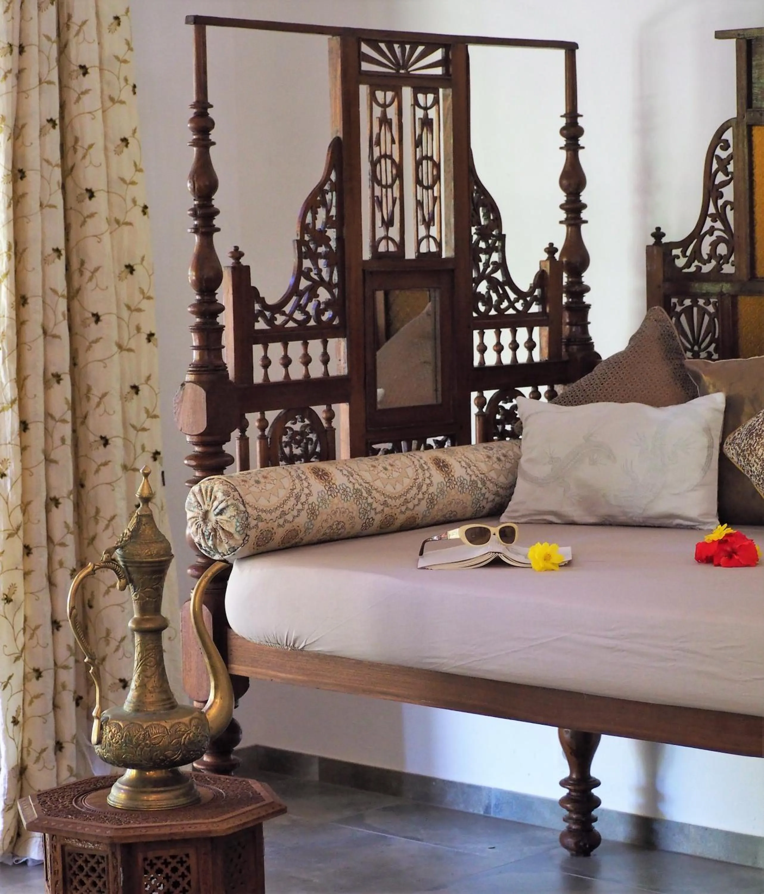 Living room, Bed in Tikitam Palms Boutique Hotel