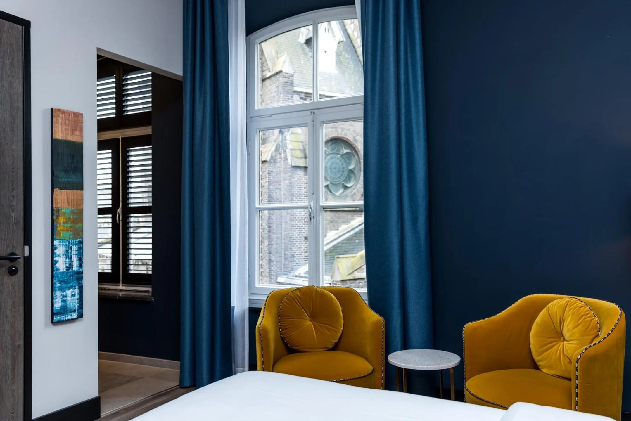 Seating area, Bed in MERICI Hotel Sittard