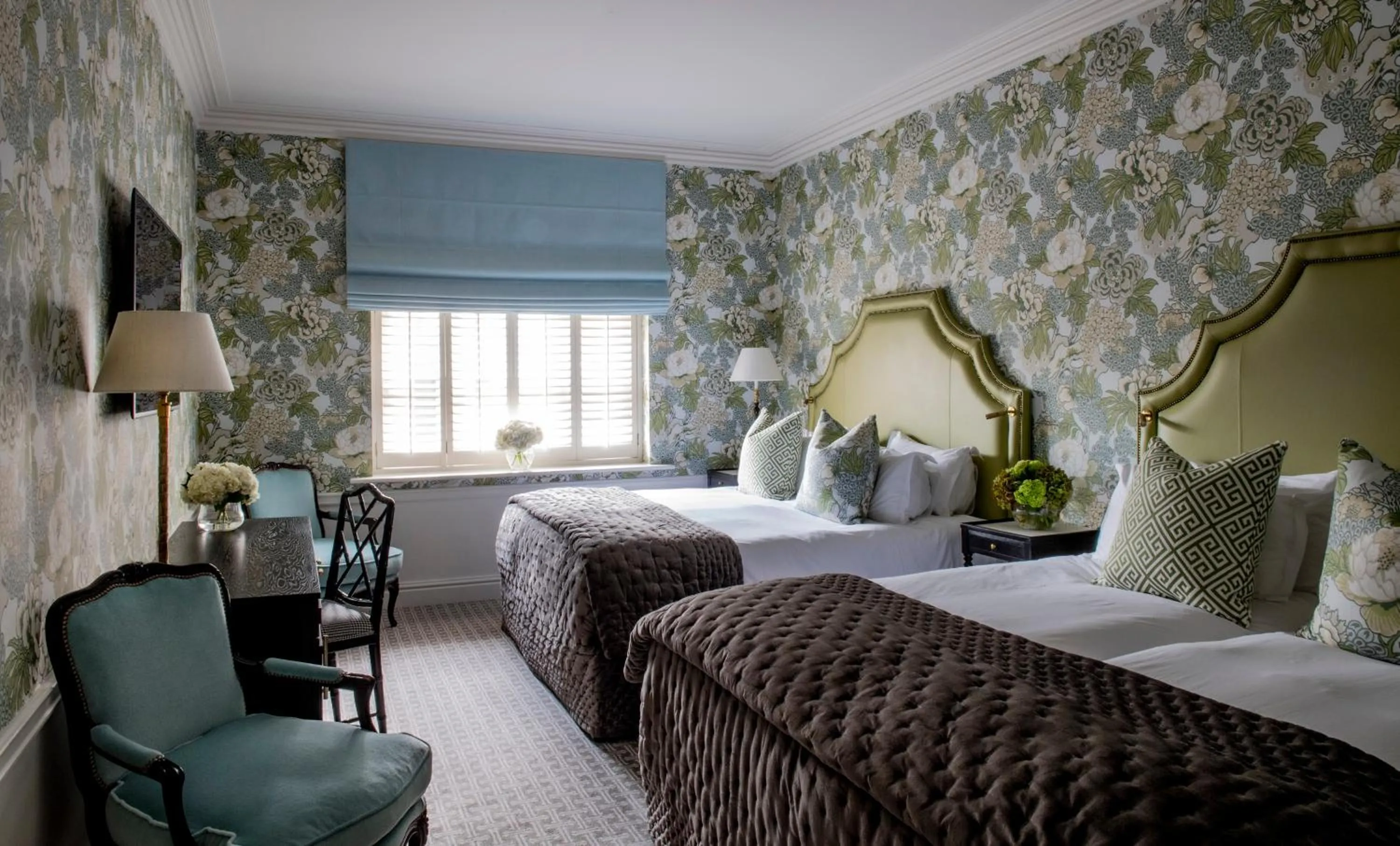 Photo of the whole room, Bed in The Kensington Hotel