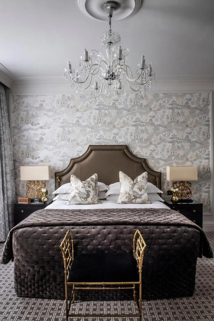 Property building, Bed in The Kensington Hotel