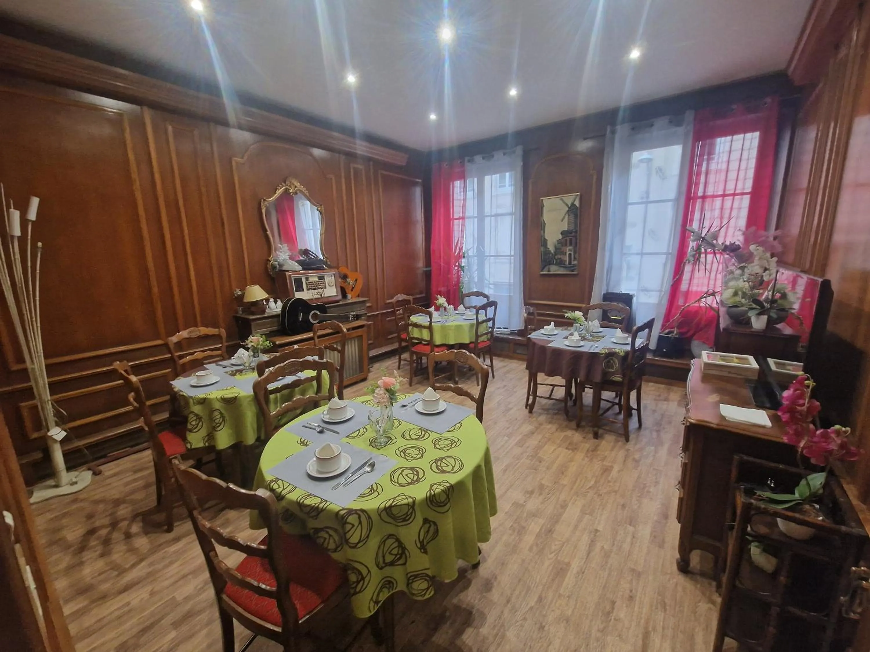 Breakfast in Hotel de l'Academie Place Stanislas, Nancy Centre , Gare et Congrés