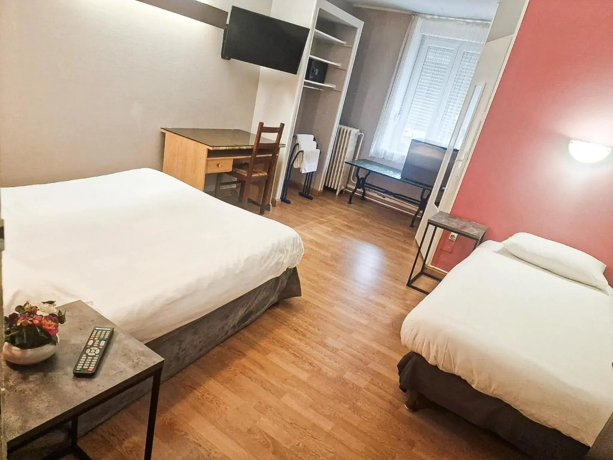 Triple Room in Hotel de l'Academie Place Stanislas, Nancy Centre , Gare et Congrés Triple Room in Hotel de l'Academie Place Stanislas, Nancy Centre , Gare et Congrés